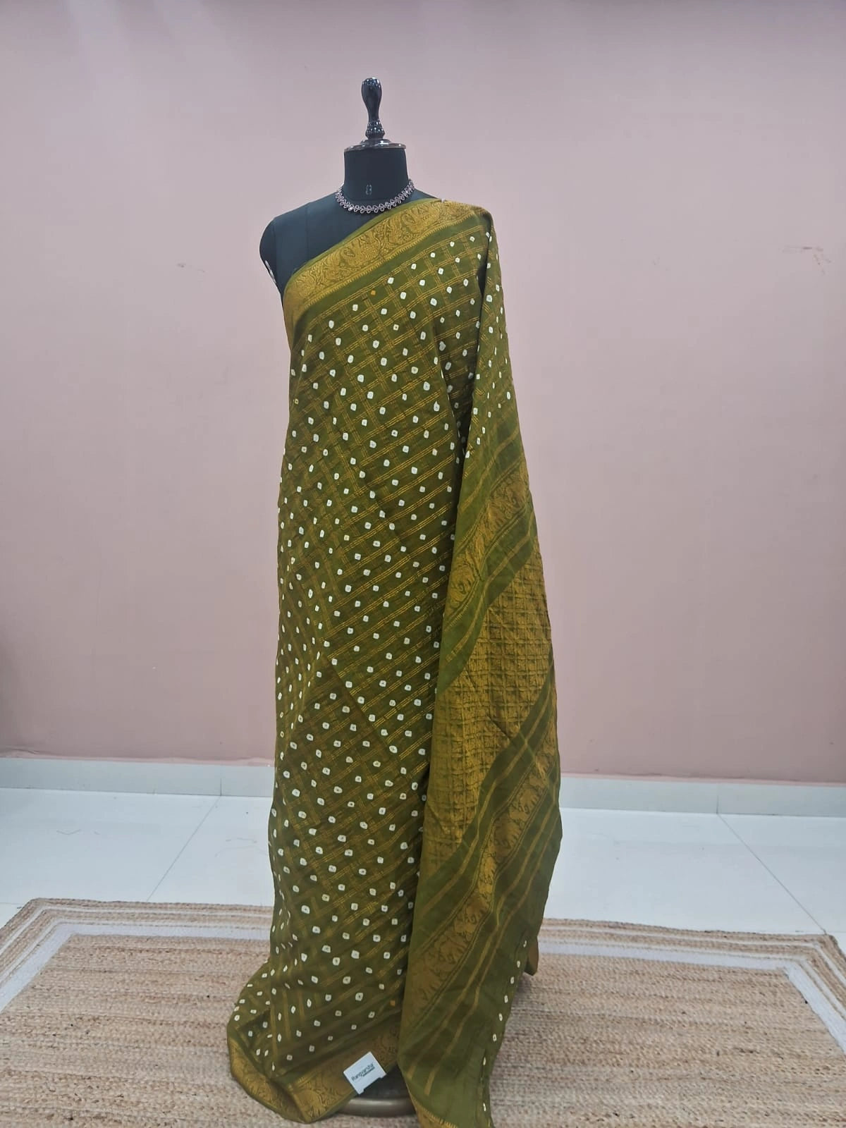 Leaf Green Kaikattu Sungudi Handloom Cotton Saree