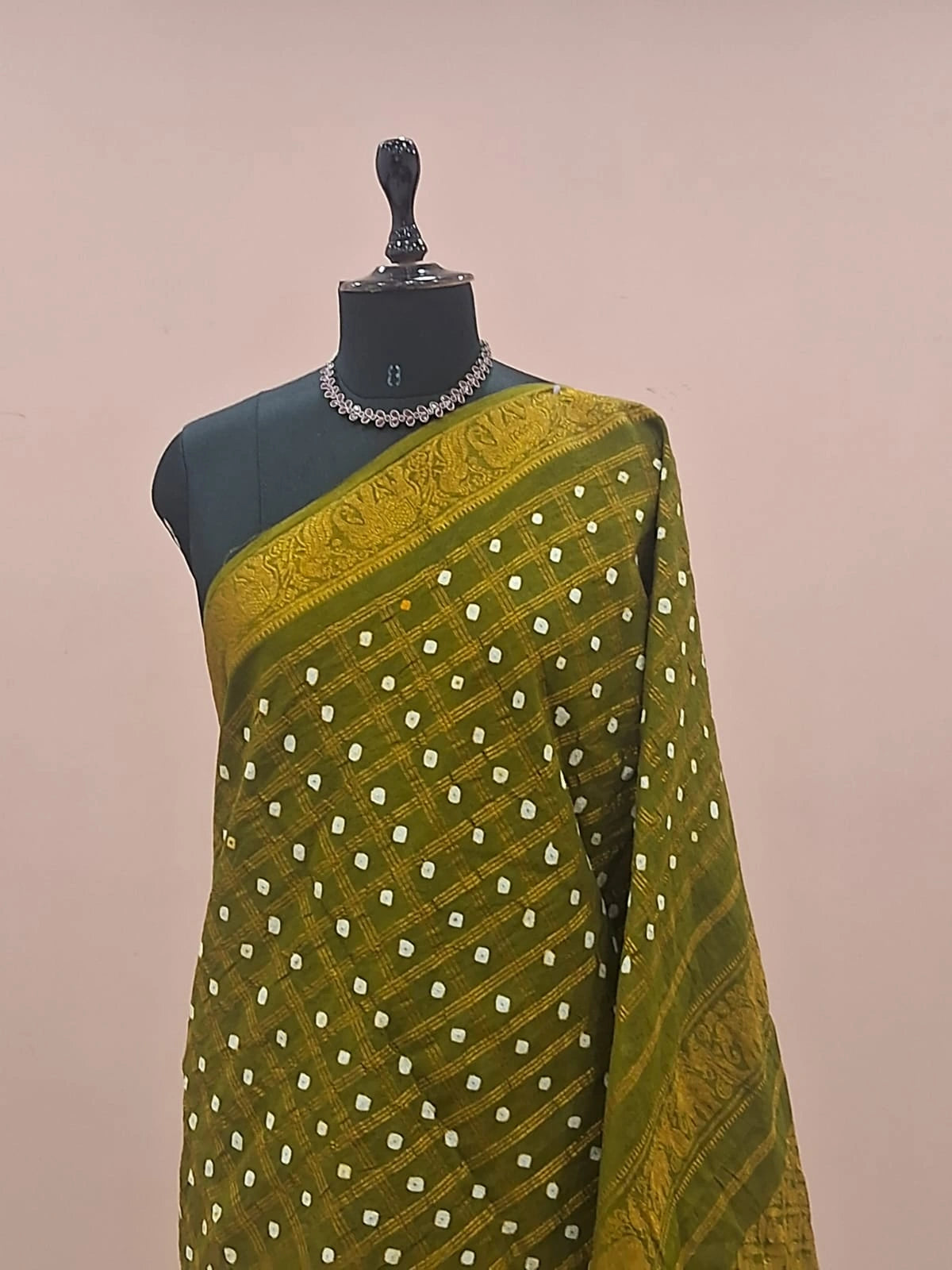 Leaf Green Kaikattu Sungudi Handloom Cotton Saree 1