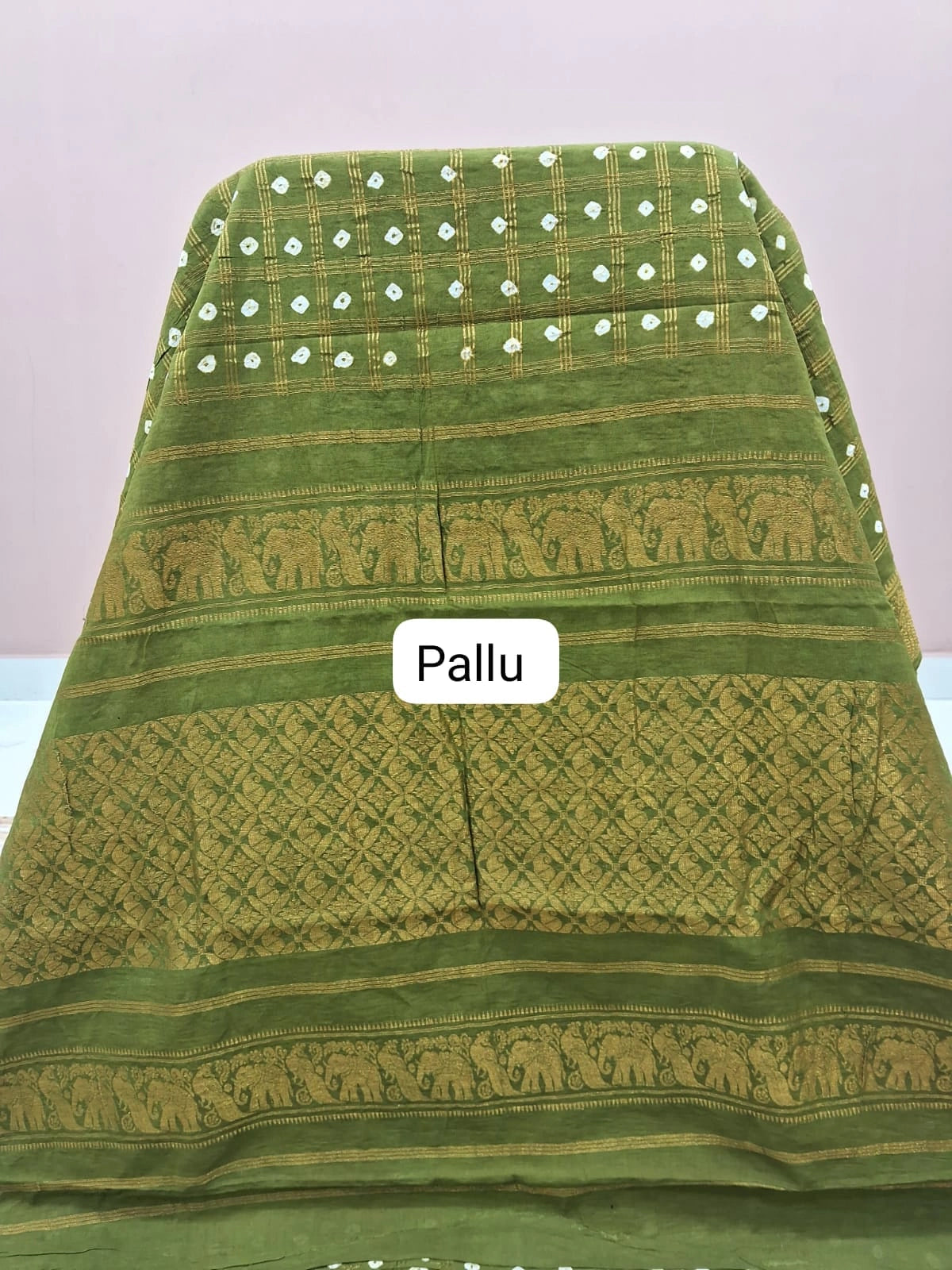 Leaf Green Kaikattu Sungudi Handloom Cotton Saree Pallu