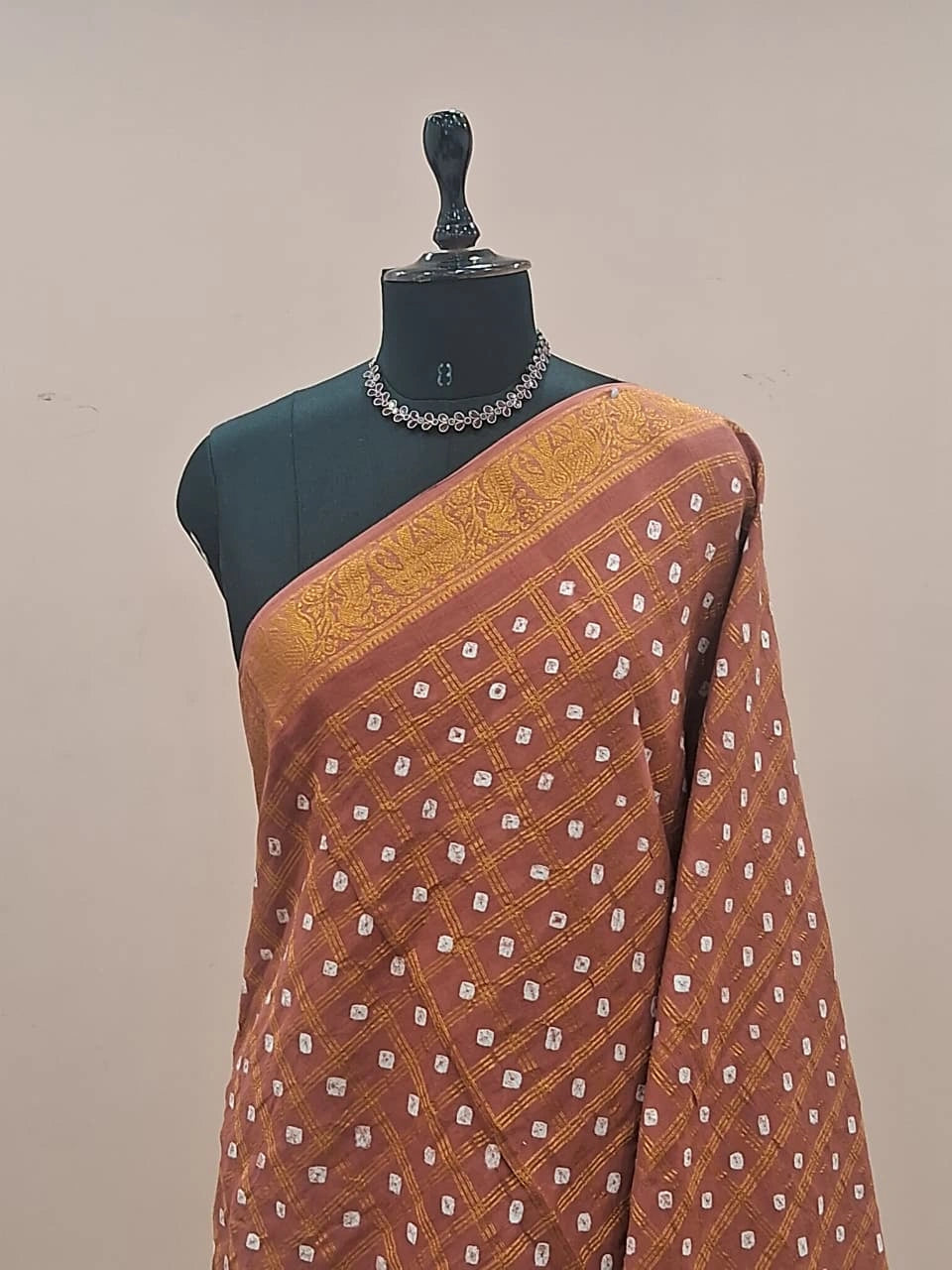 Chocolate Brown Kaikattu Sungudi Handloom Cotton Saree 1