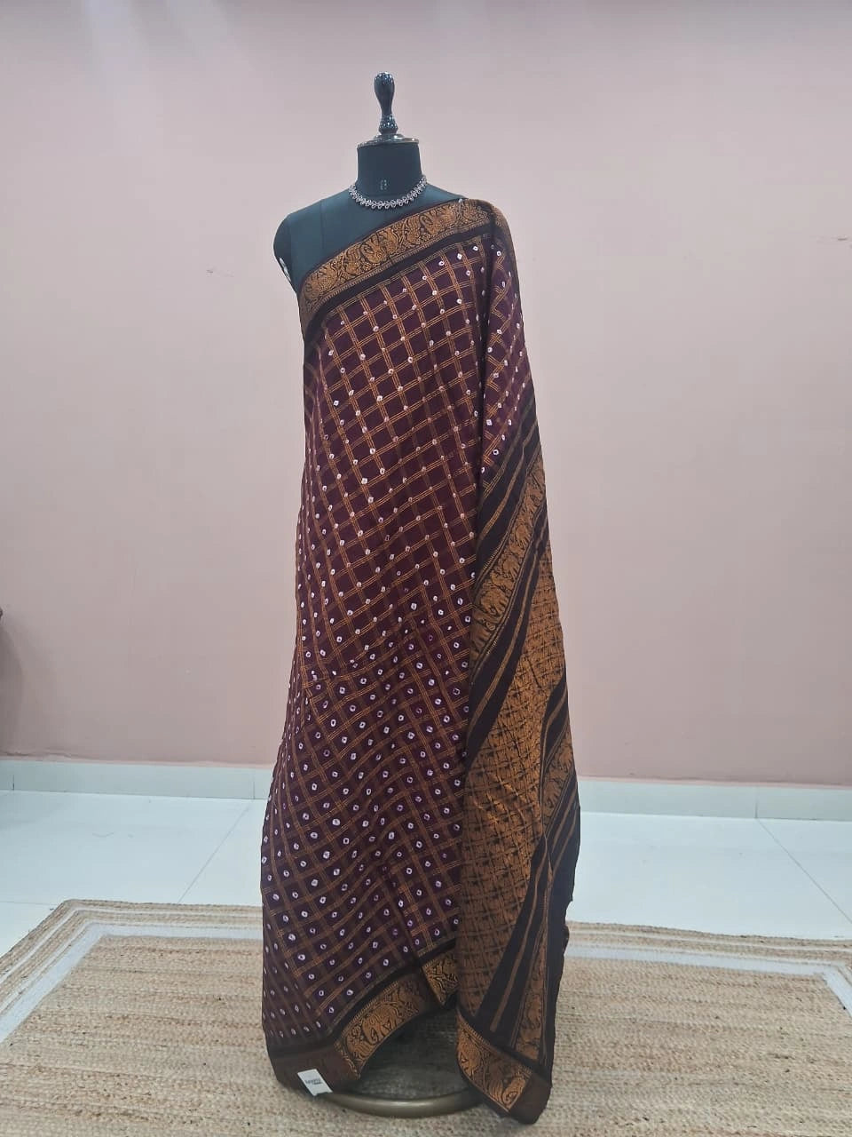 Dark Walnut Brown Kaikattu Sungudi Handloom Cotton Saree 