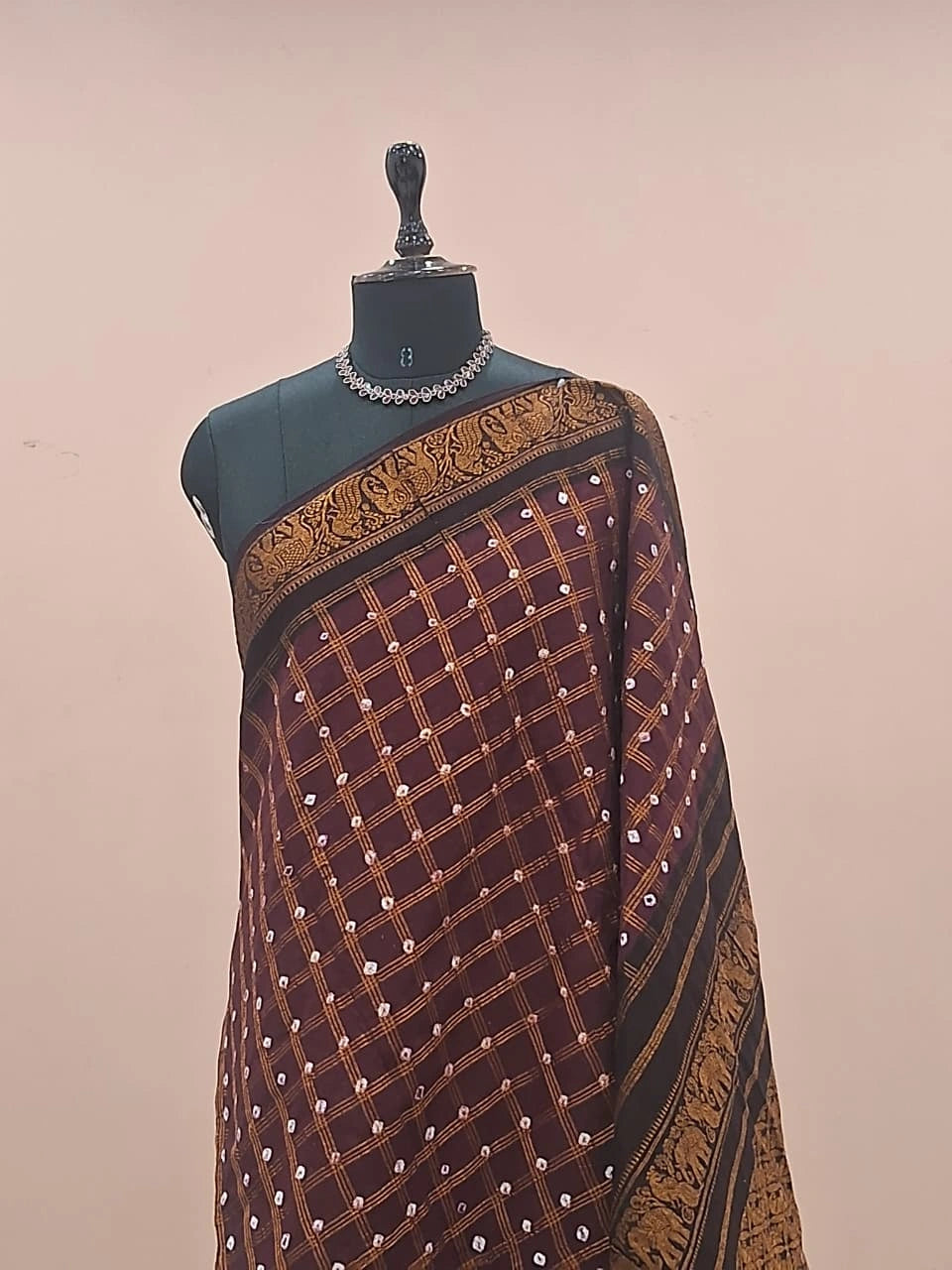 Dark Walnut Brown Kaikattu Sungudi Handloom Cotton Saree 1