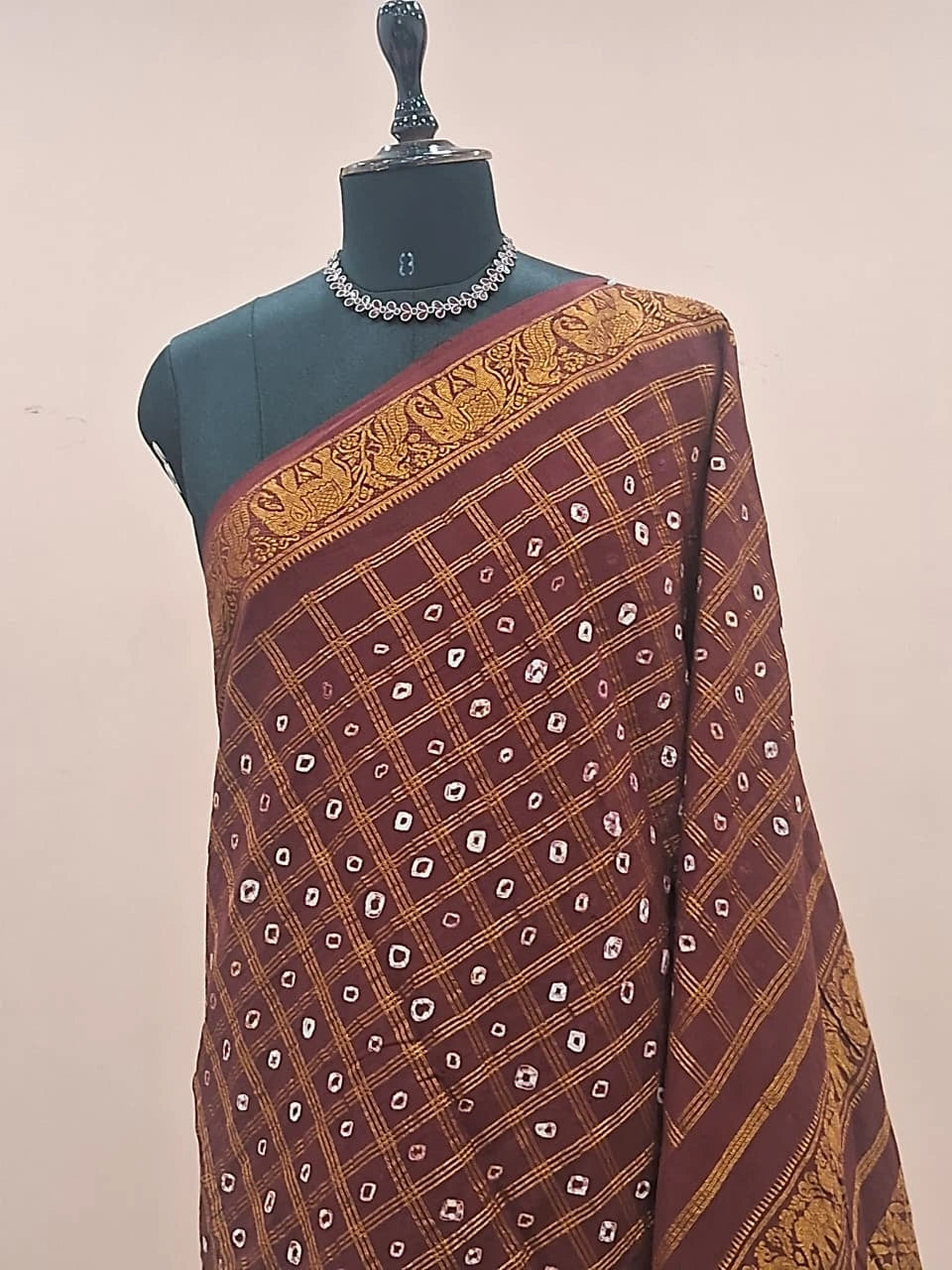 Dark Chocolate Brown Kaikattu Sungudi Handloom Cotton Saree 1