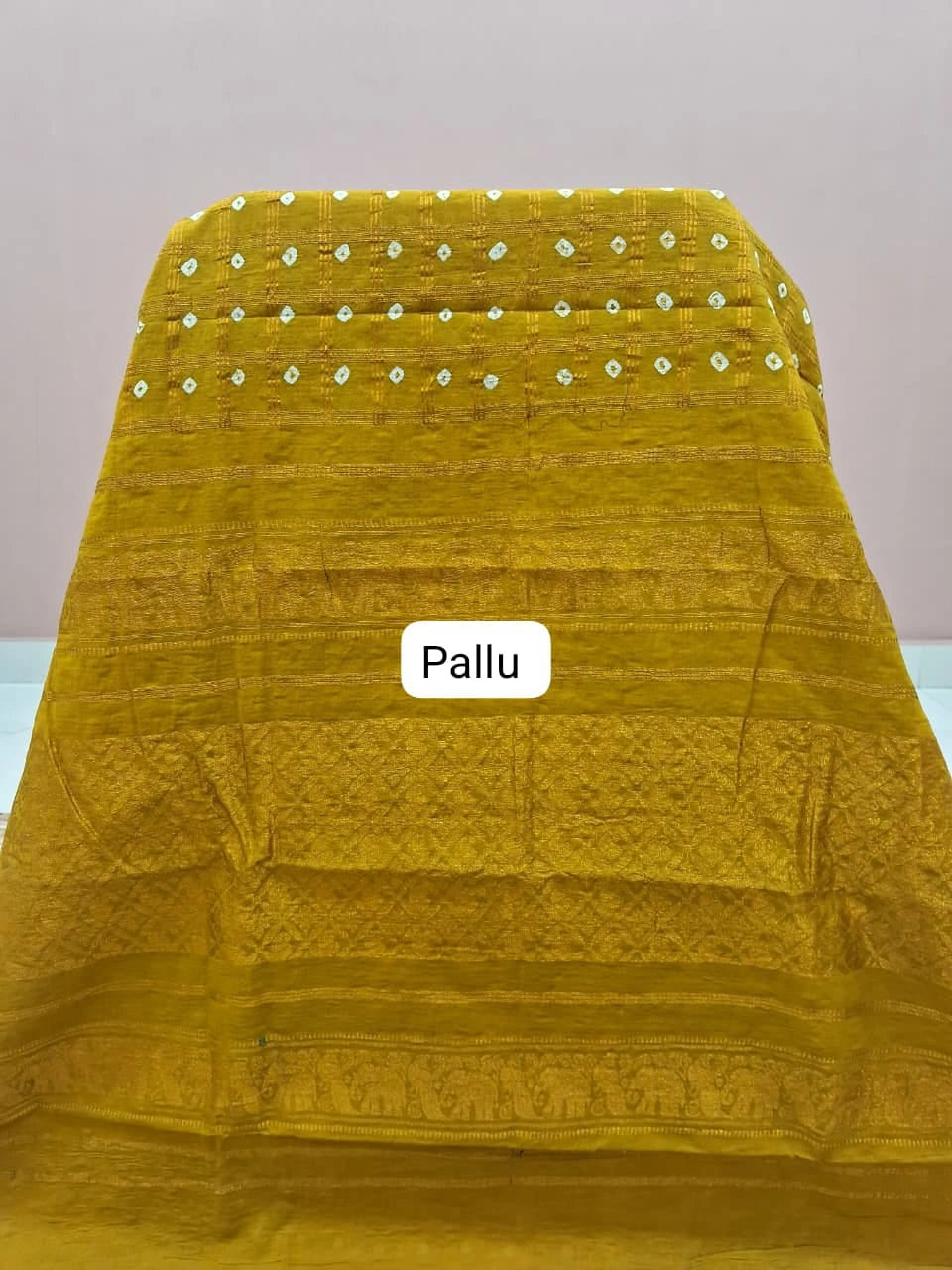 Olive Green Kaikattu Sungudi Handloom Cotton Saree Pallu