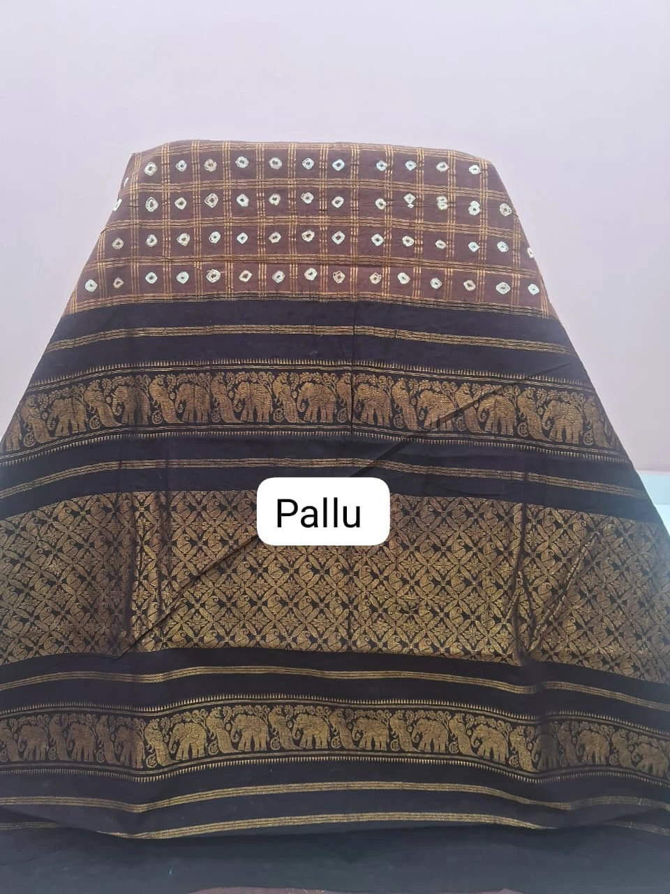 Walnut Brown Kaikattu Sungudi Handloom Cotton Saree Pallu