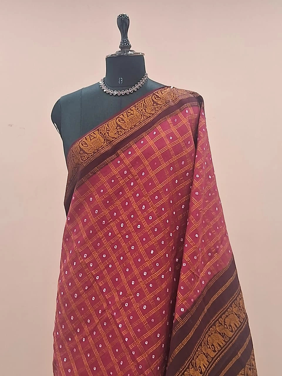 Reddish Pink Kaikattu Sungudi Handloom Cotton Saree 1