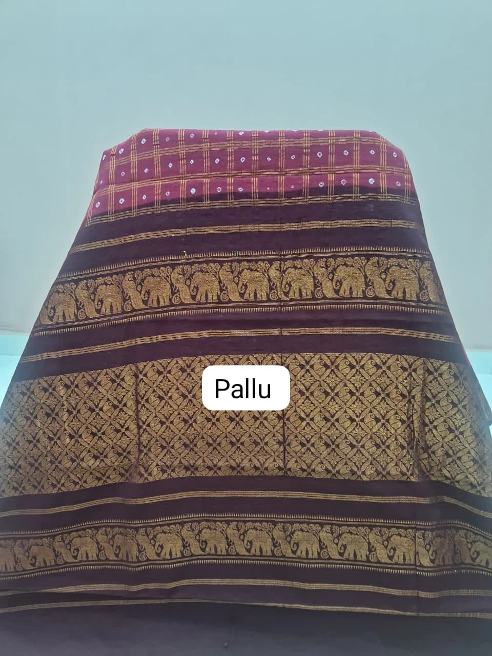 Reddish Pink Kaikattu Sungudi Handloom Cotton Saree Pallu
