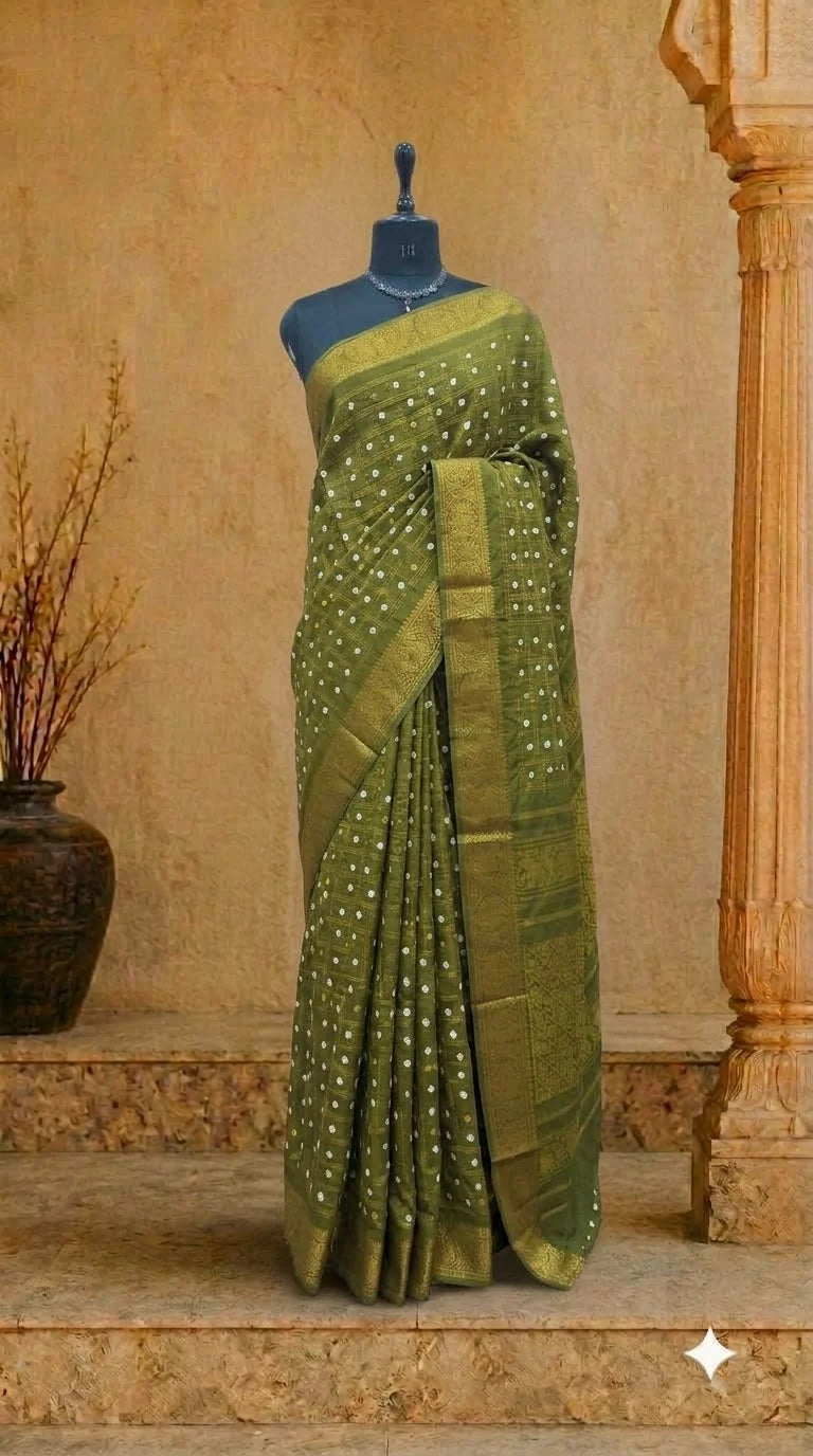 Green Kaikattu Sungudi Handloom Cotton Saree