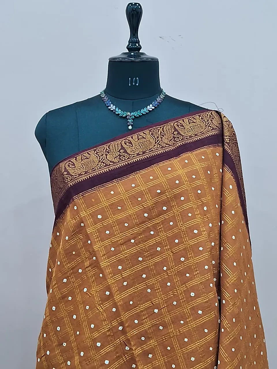 Golden Brown Kaikattu Sungudi Handloom Cotton Saree 1