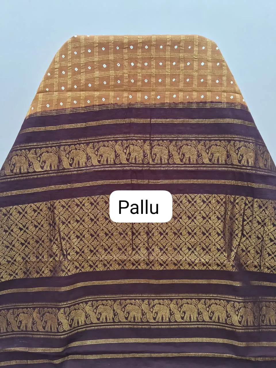 Golden Brown Kaikattu Sungudi Handloom Cotton Saree pallu