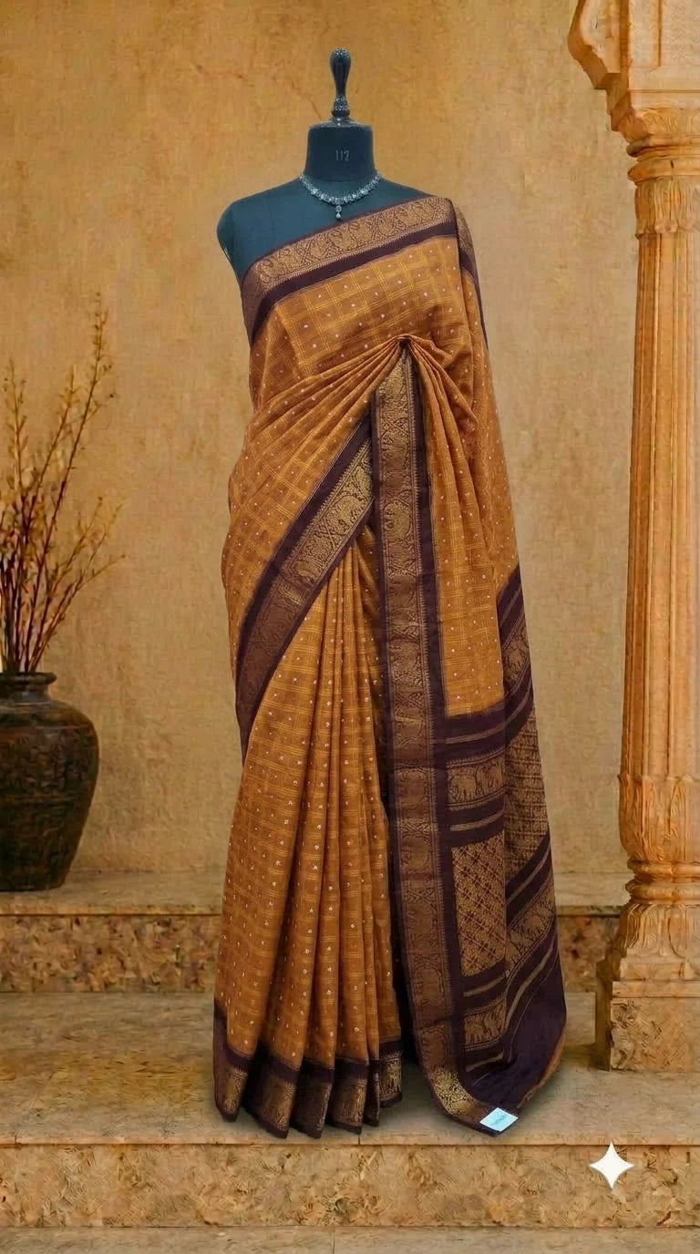 Golden Brown Kaikattu Sungudi Handloom Cotton Saree 