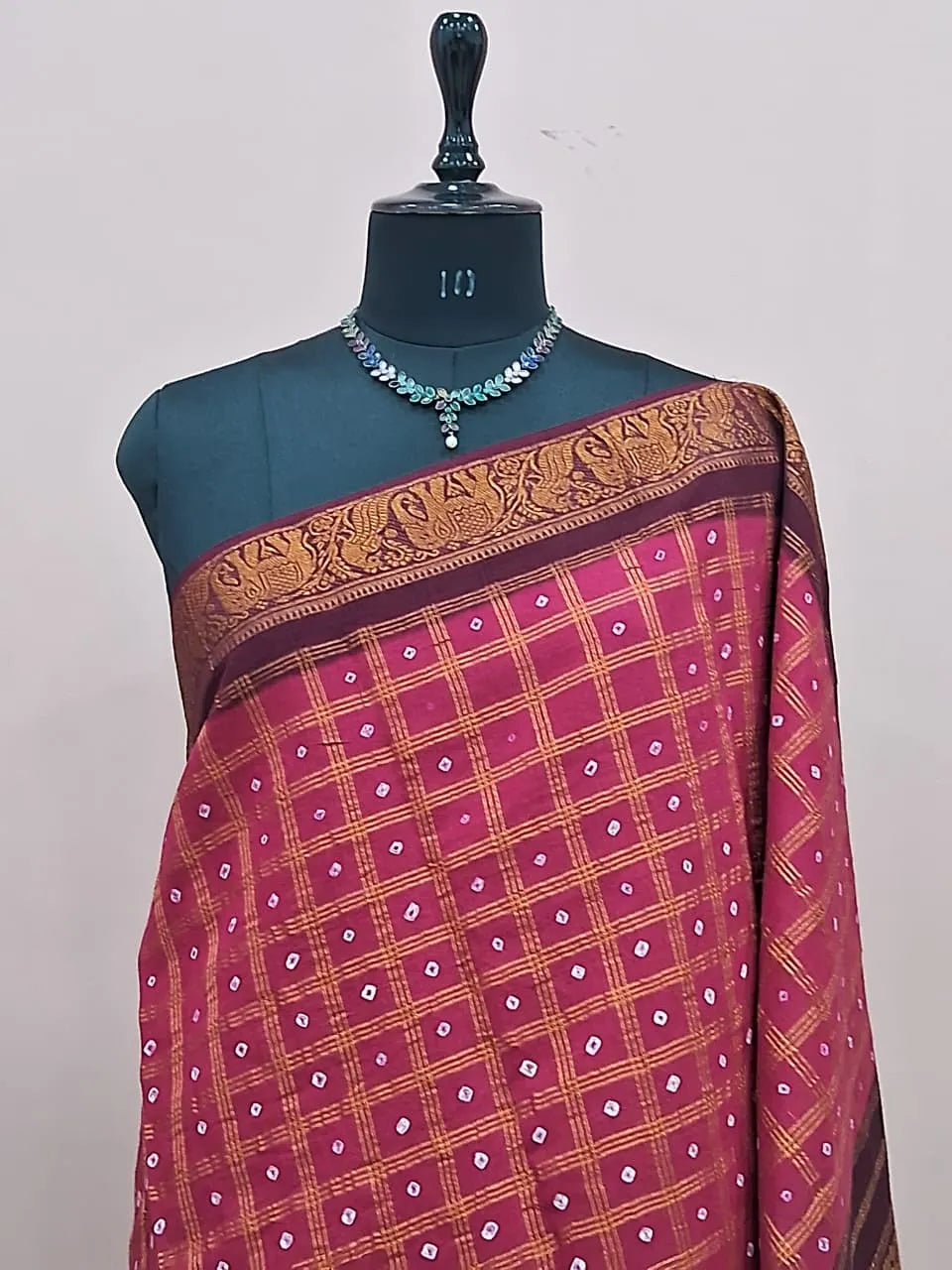 Pinkish Red Kaikattu Sungudi Handloom Cotton Saree 1