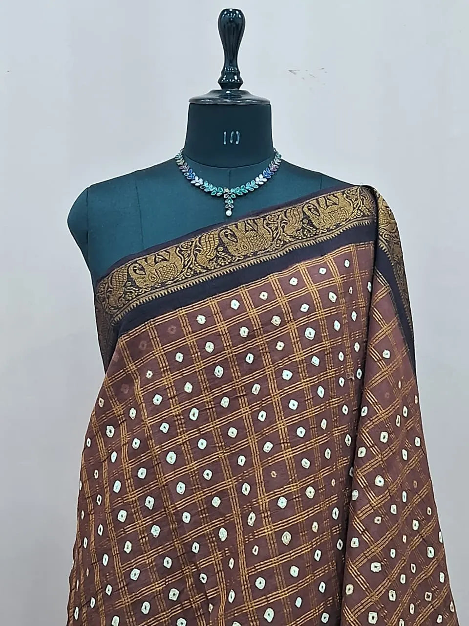 Brown Kaikattu Sungudi Handloom Cotton Saree 1