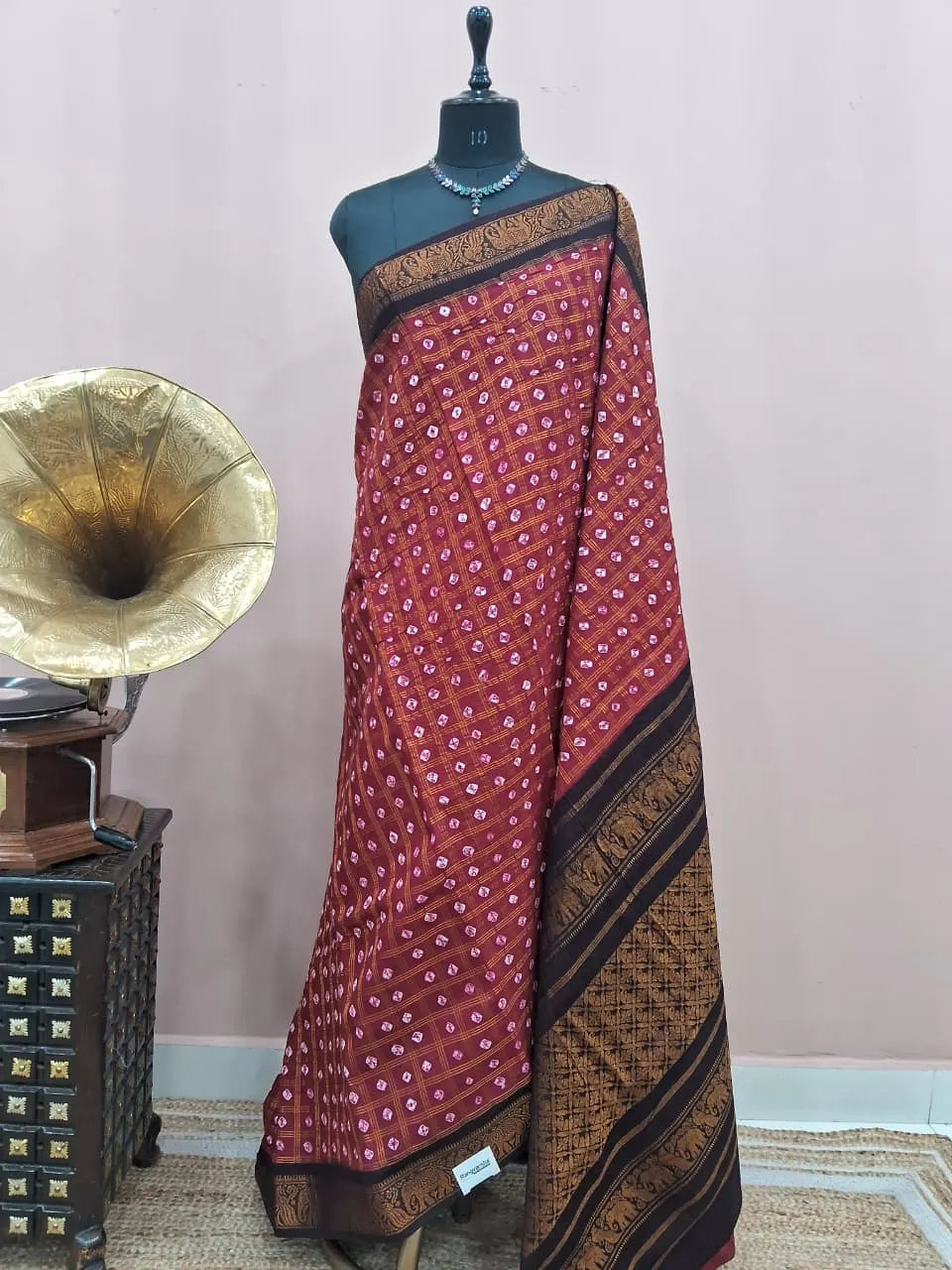 Brick Red Kaikattu Sungudi Handloom Cotton Saree