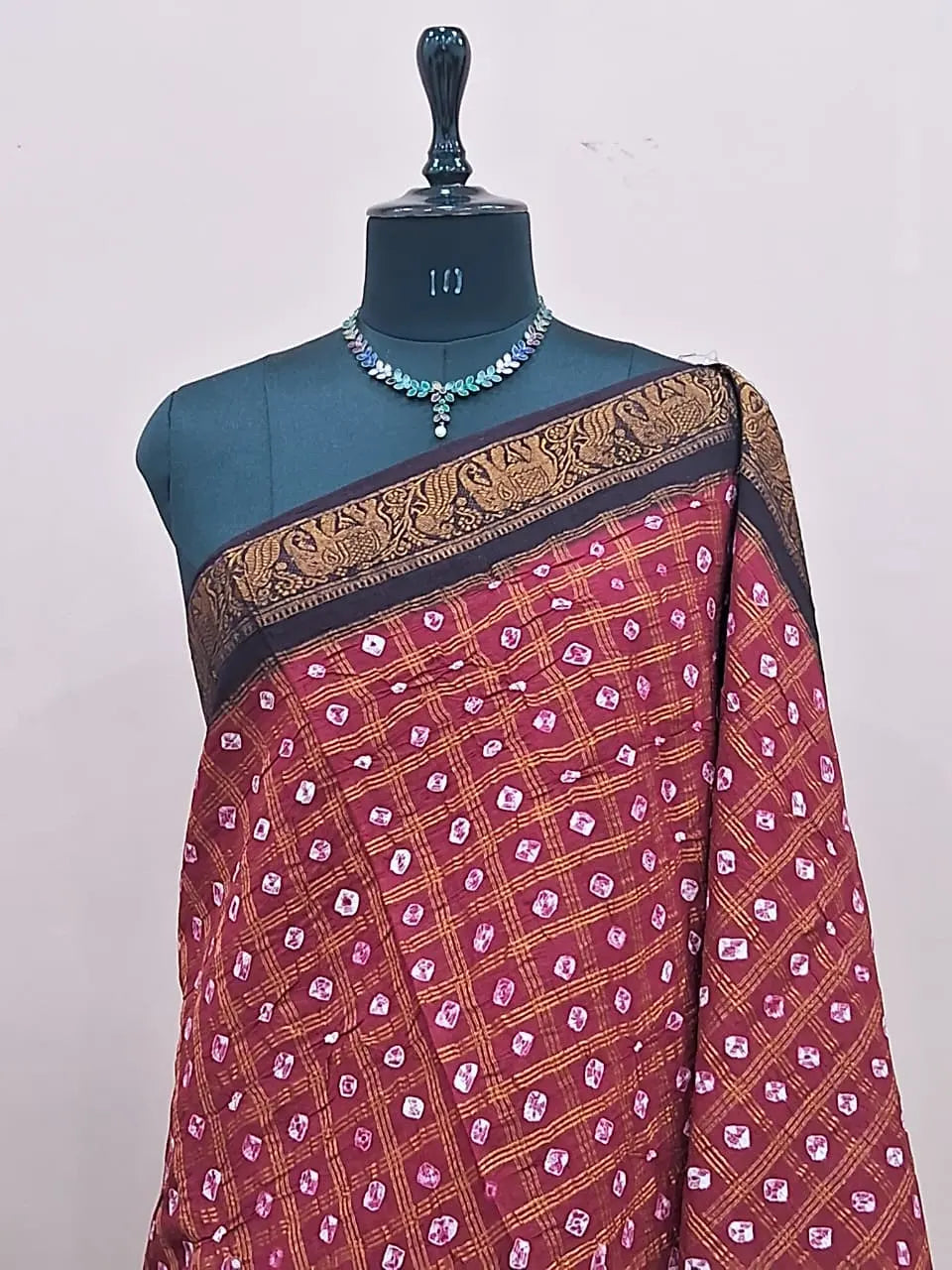 Brick Red Kaikattu Sungudi Handloom Cotton Saree 1