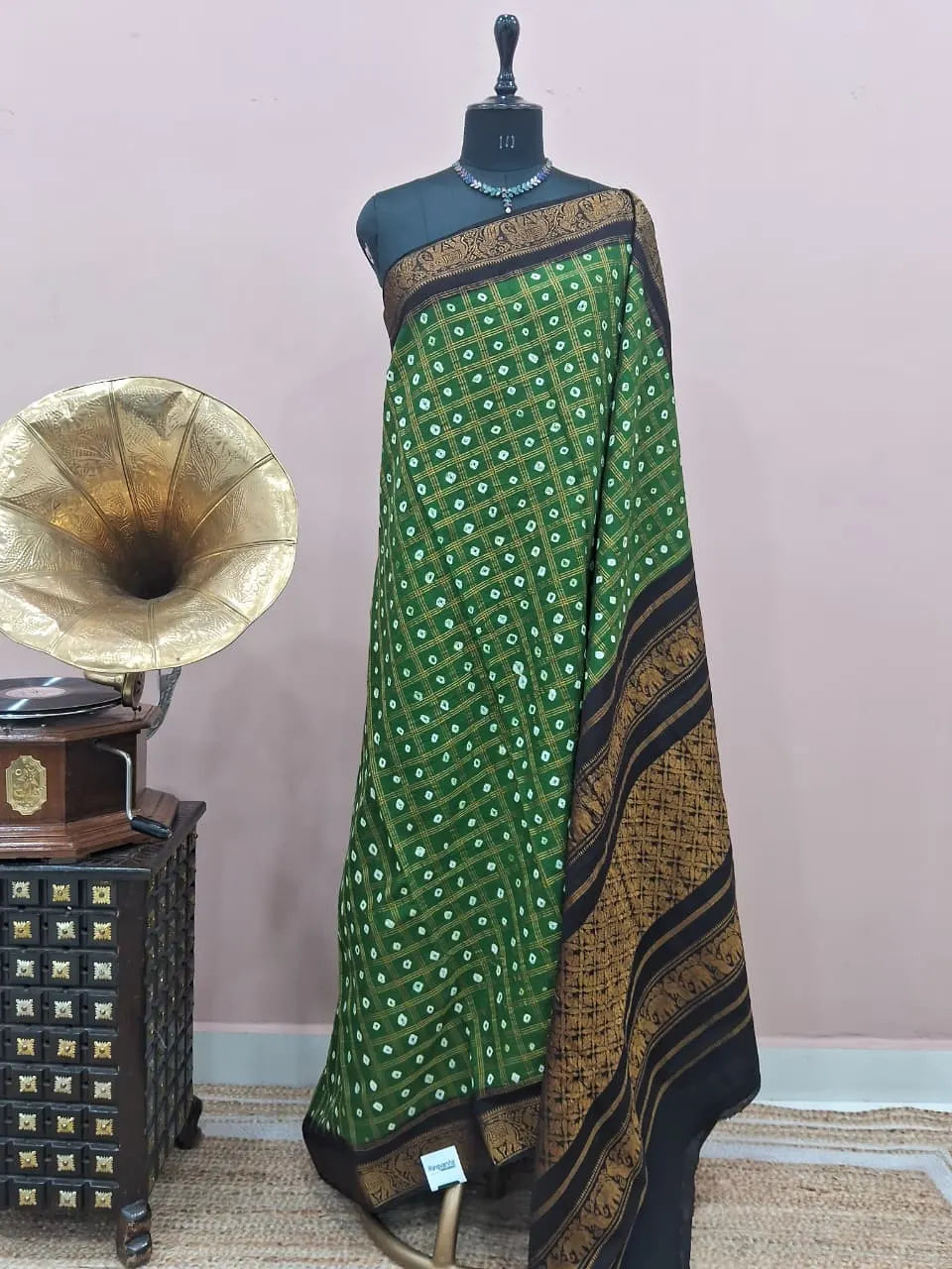 Hunter Green Kaikattu Sungudi Handloom Cotton Saree