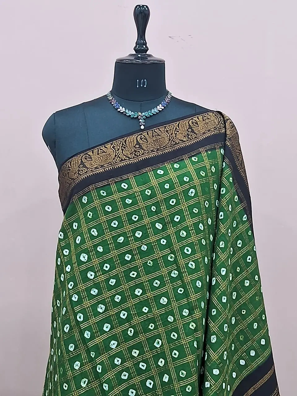 Hunter Green Kaikattu Sungudi Handloom Cotton Saree 1