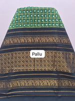 Hunter Green Kaikattu Sungudi Handloom Cotton Saree Pallu