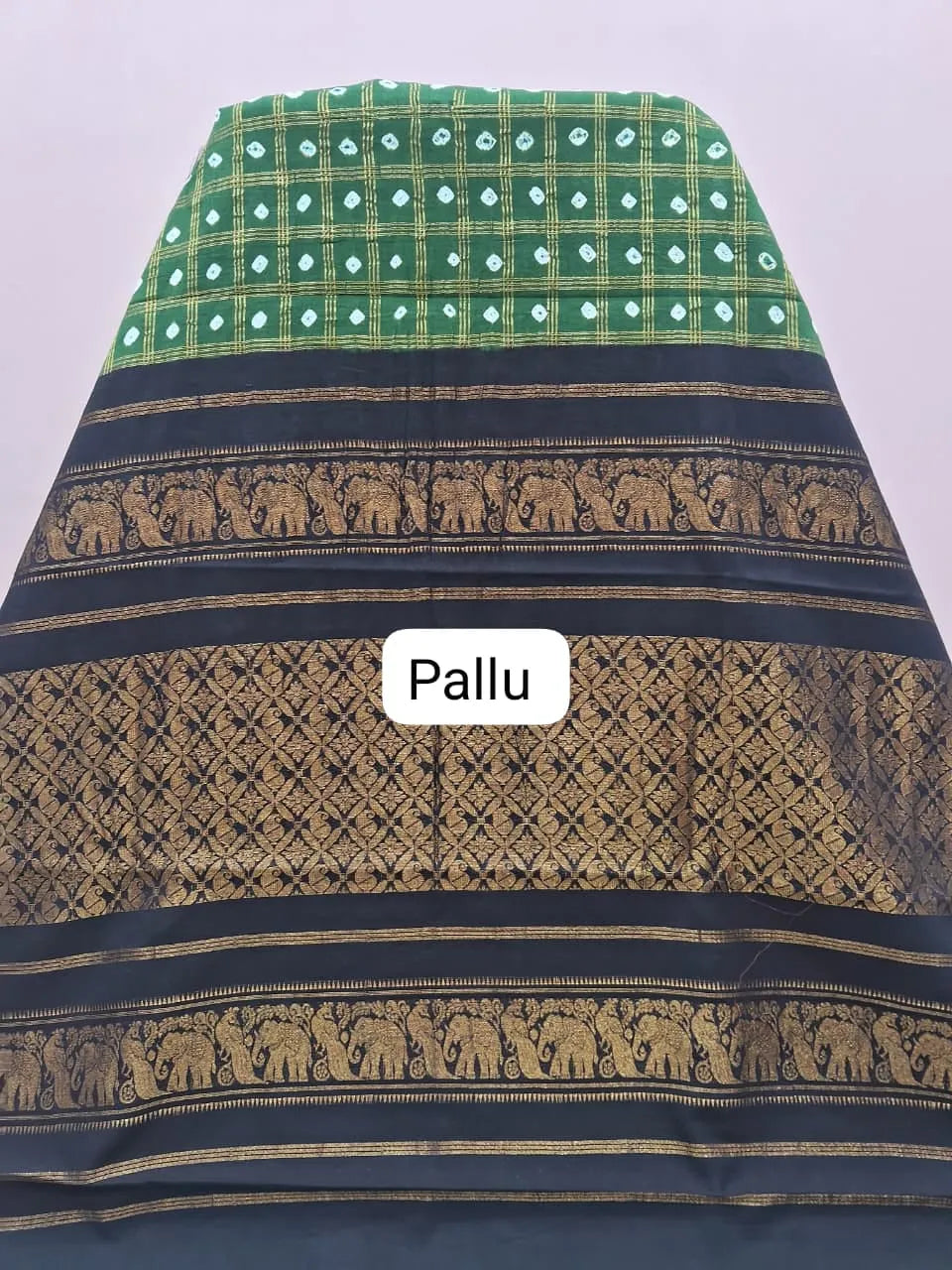 Hunter Green Kaikattu Sungudi Handloom Cotton Saree Pallu