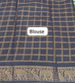 Hunter Green Kaikattu Sungudi Handloom Cotton Saree Blouse