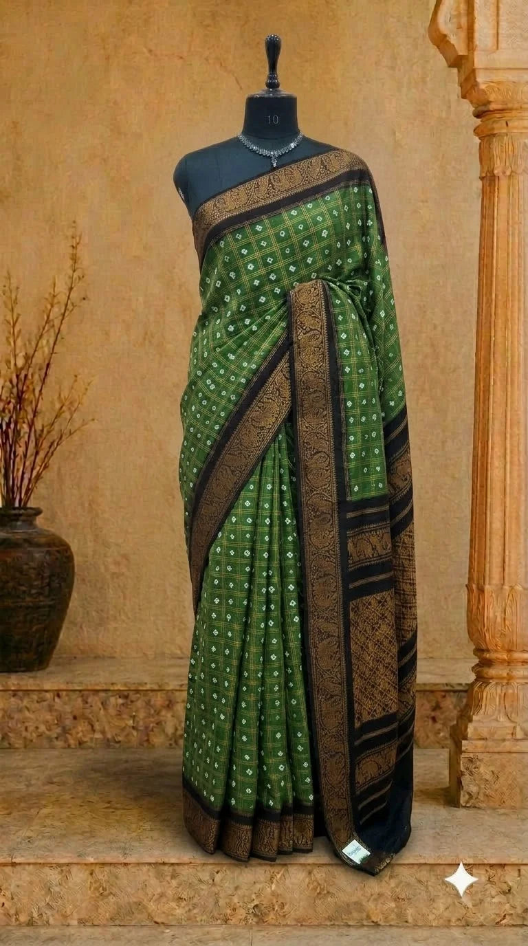 Hunter Green Kaikattu Sungudi Handloom Cotton Saree