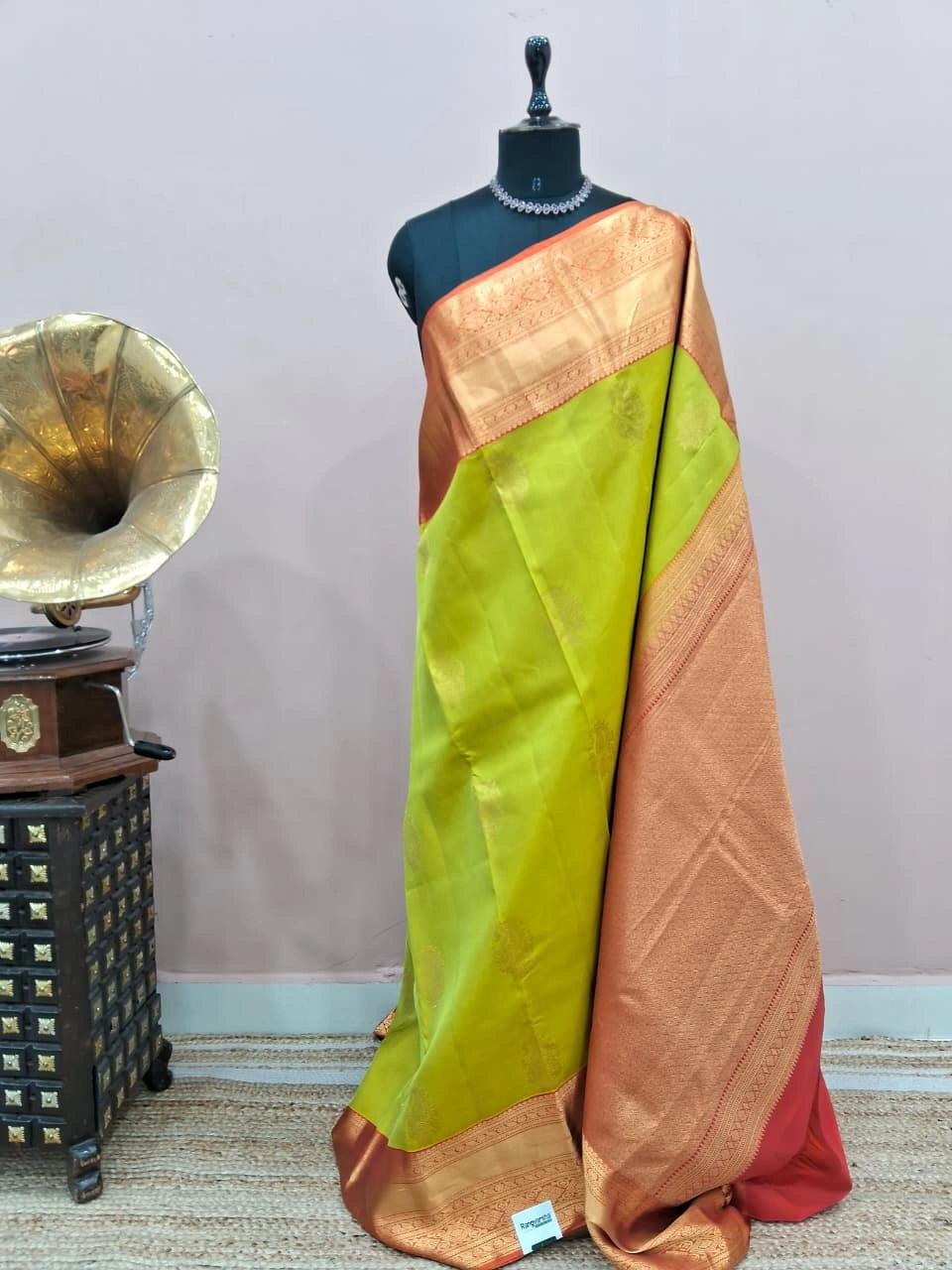 Bright Green Pure Kanchi Pattu Saree 