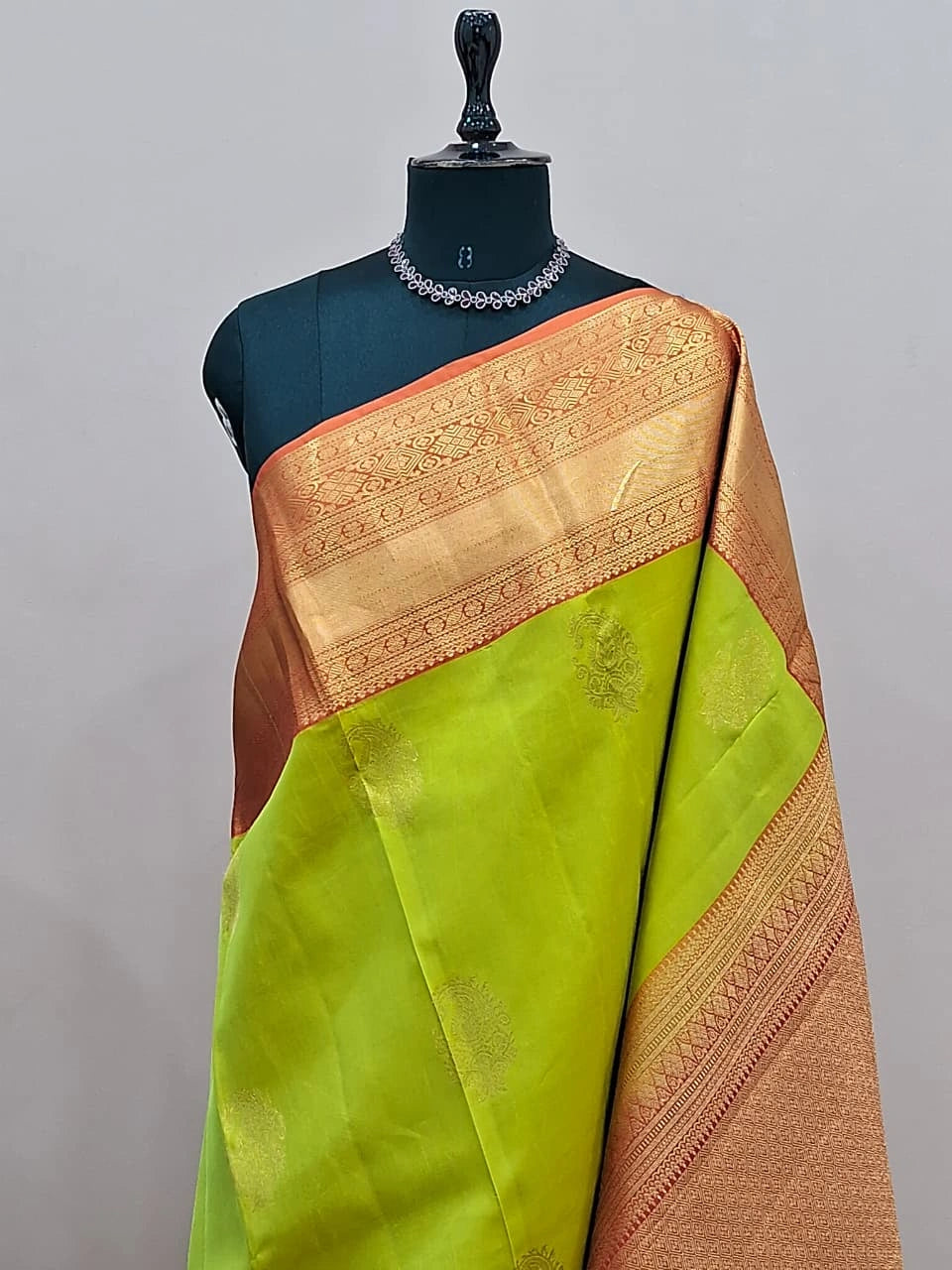 Bright Green Pure Kanchi Pattu Saree 1