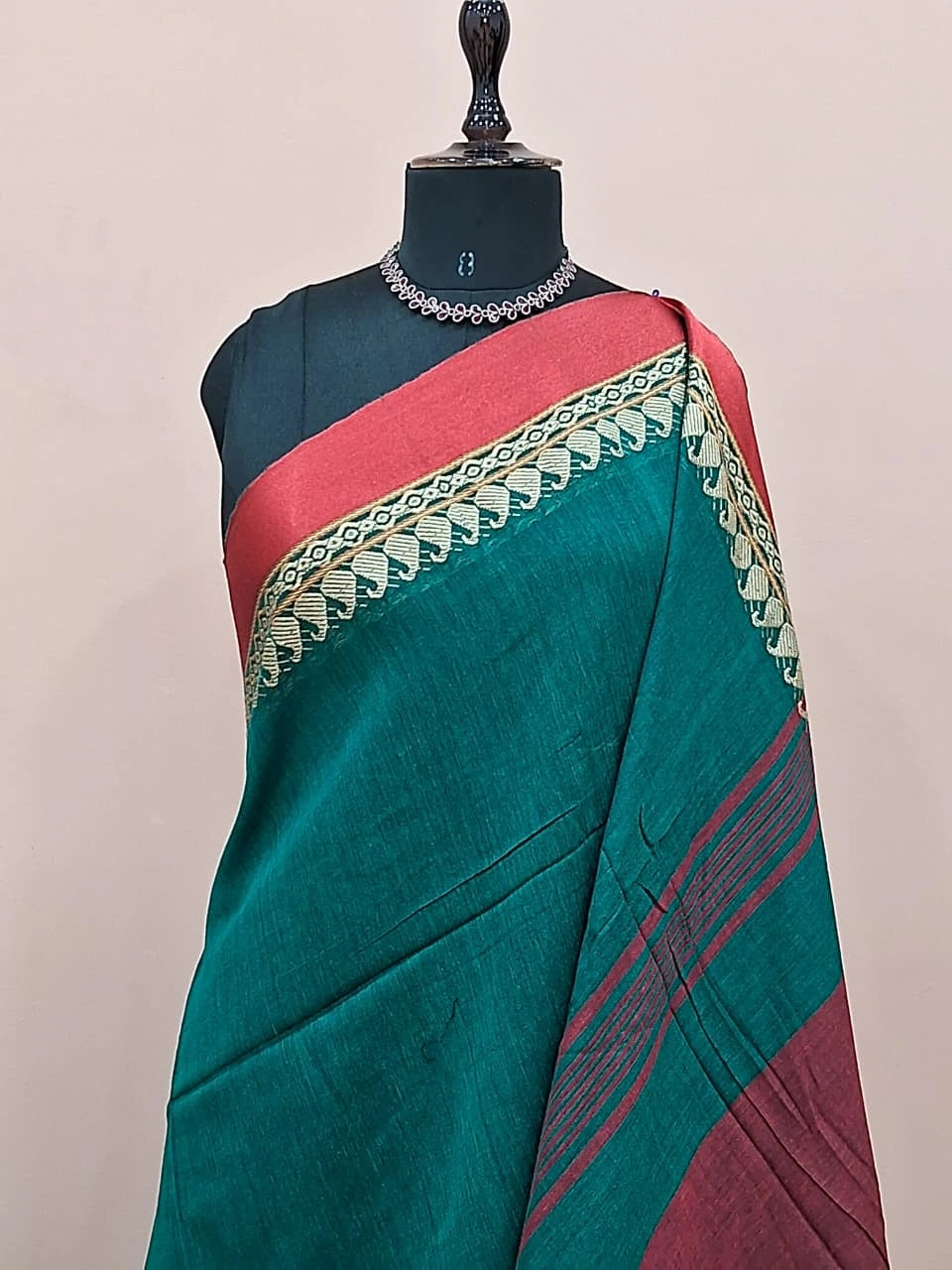 Peacock Green Plain Khadhi Cotton Saree 1