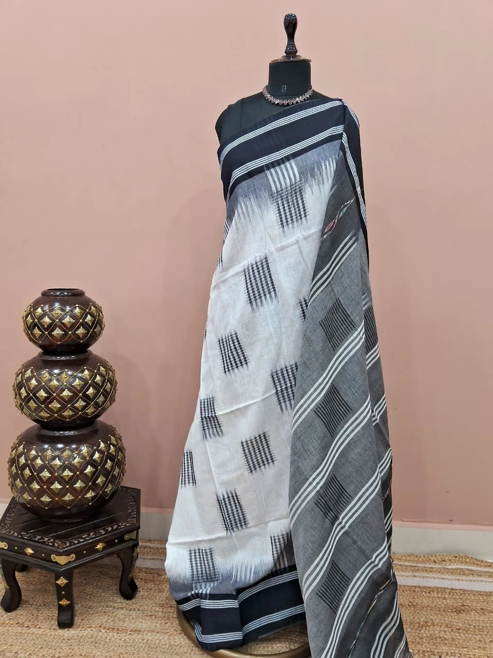 Off-White Khadhi Cotton Saree 1