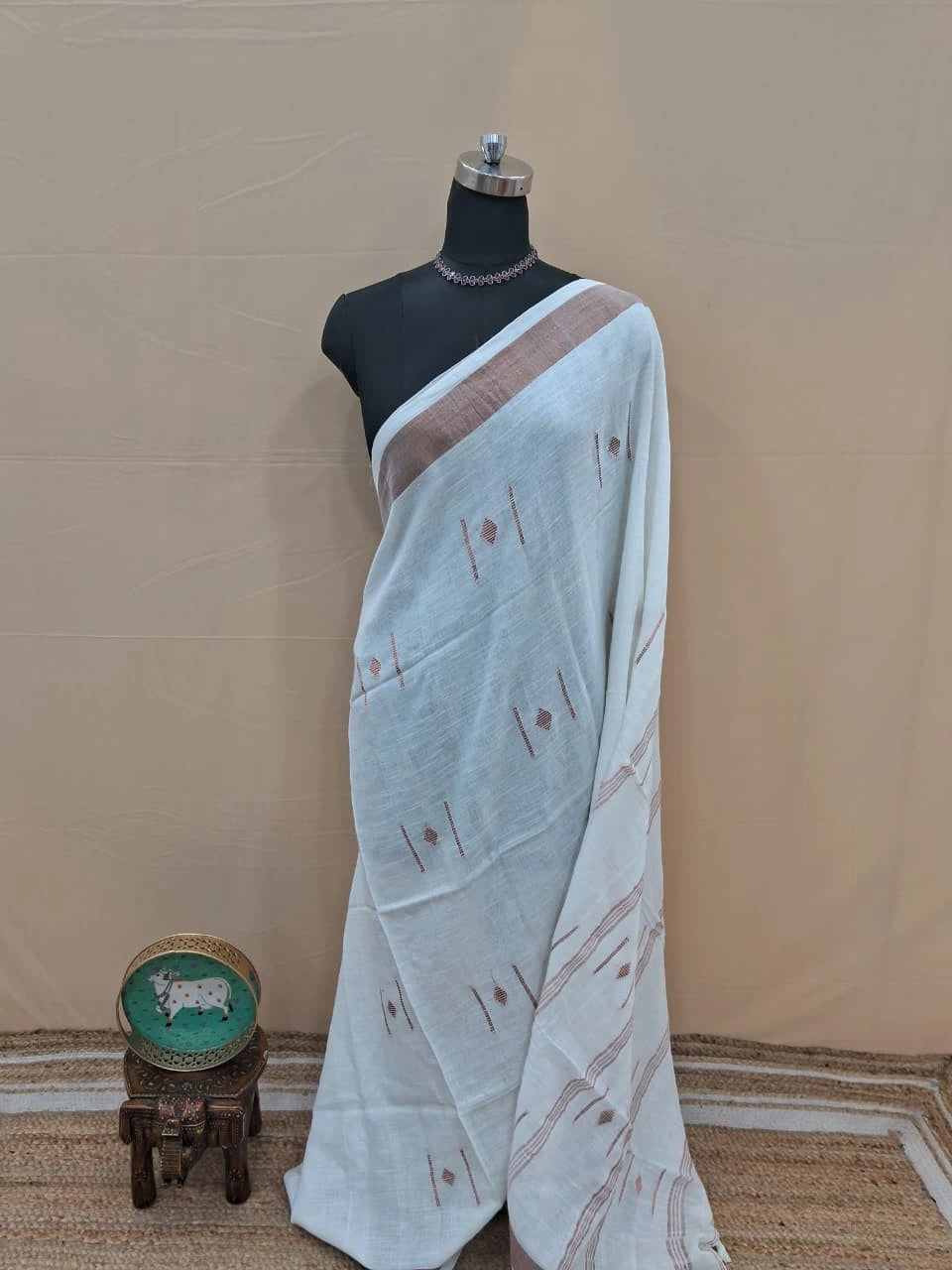 Classic White Handwoven Khadhi Cotton Saree