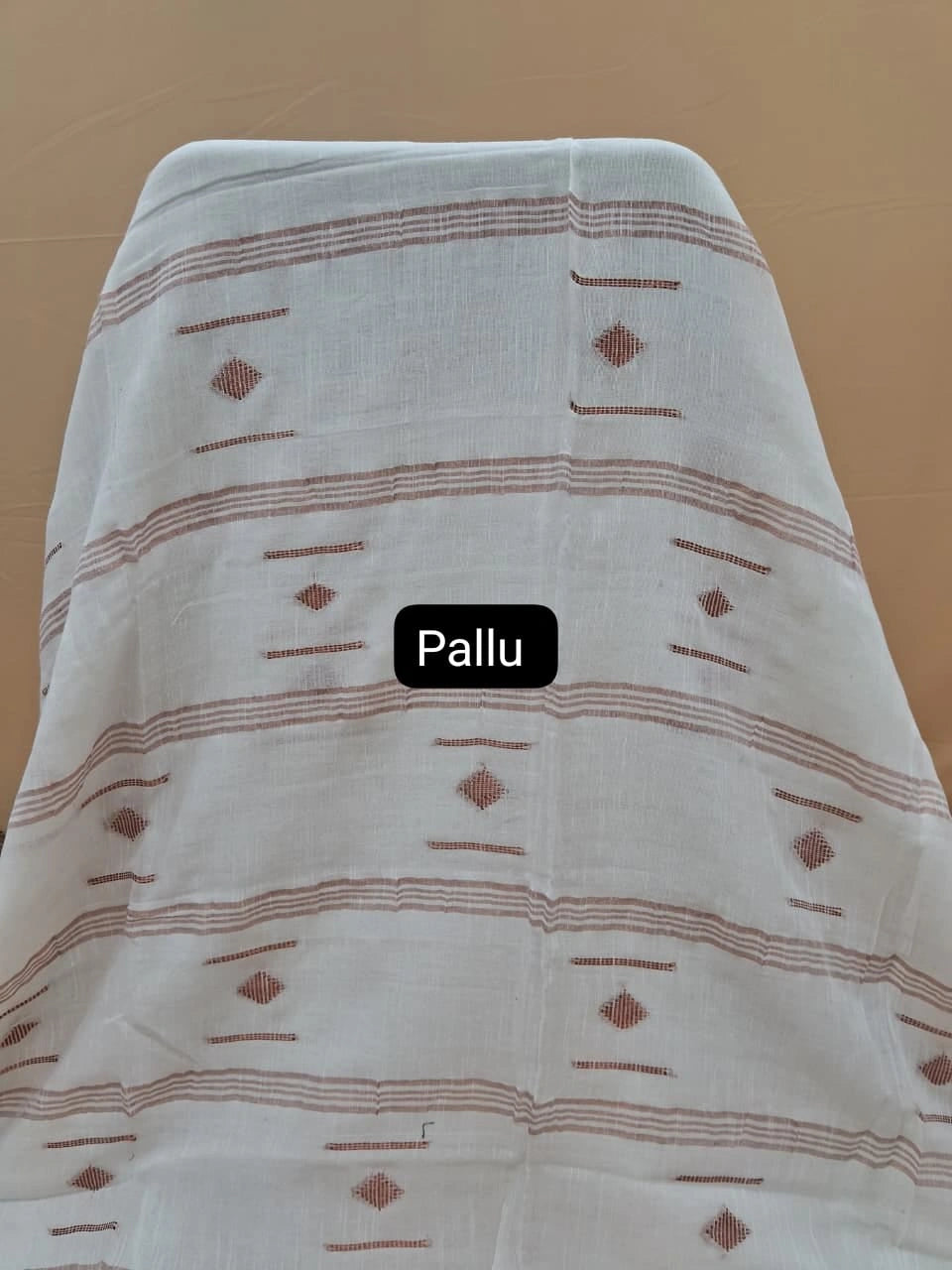 Classic White Handwoven Khadhi Cotton Saree pallu
