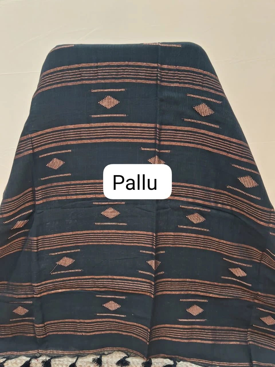 Elegant Black Khadhi Cotton Saree pallu