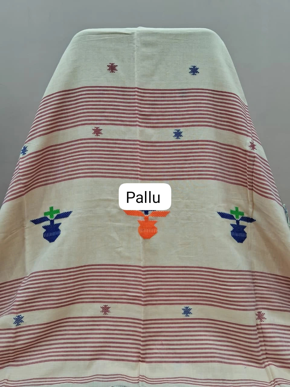 Beige khadhi cotton saree pallu
