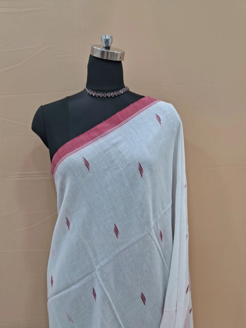 Soft White Khadhi Cotton Ethnic Wear Saree 1