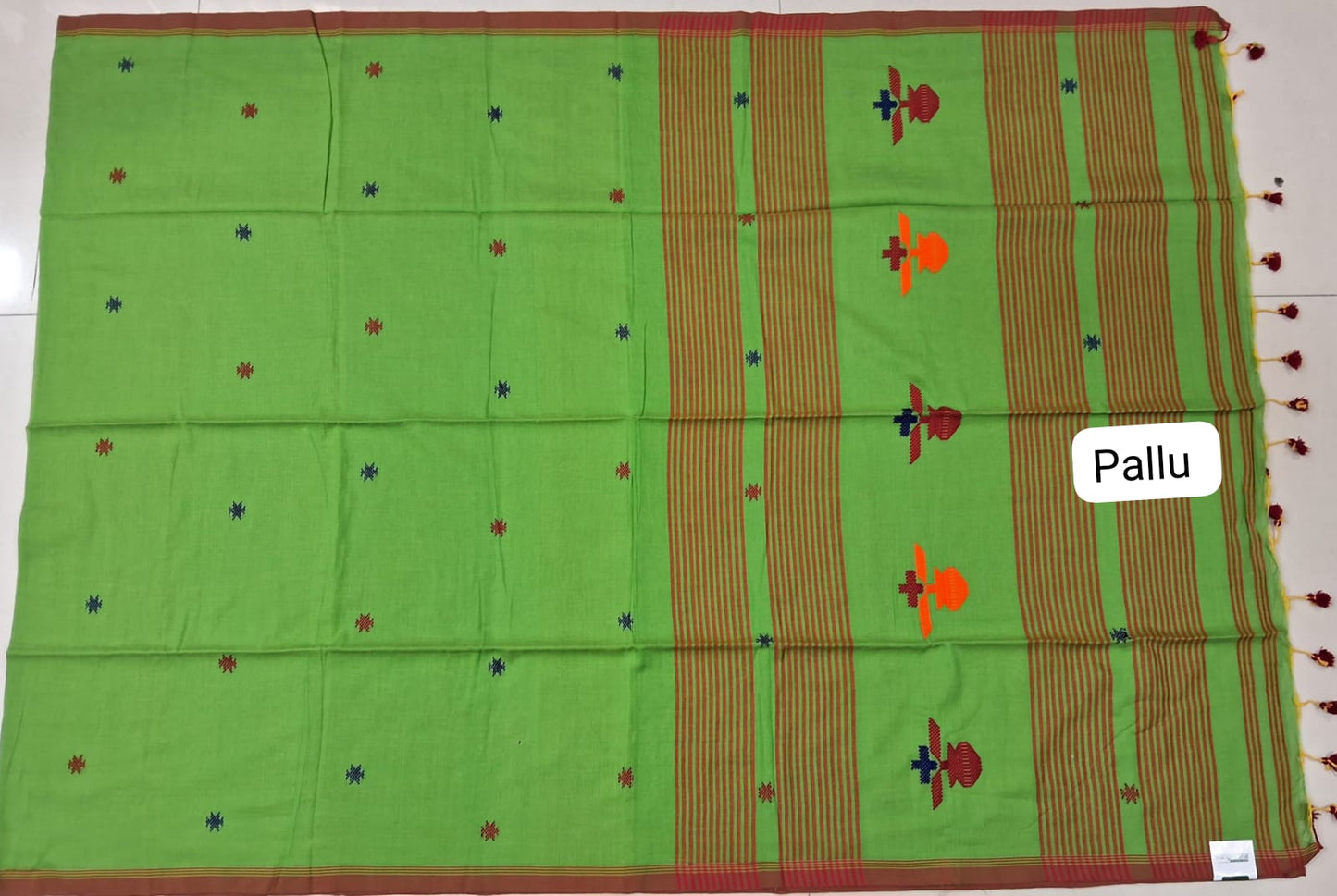 Parrot Green Khadhi Cotton Saree pallu