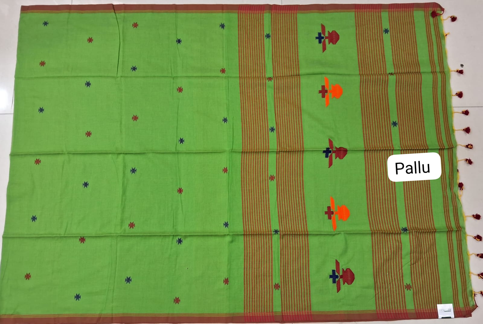 Parrot Green Khadhi Cotton Saree pallu