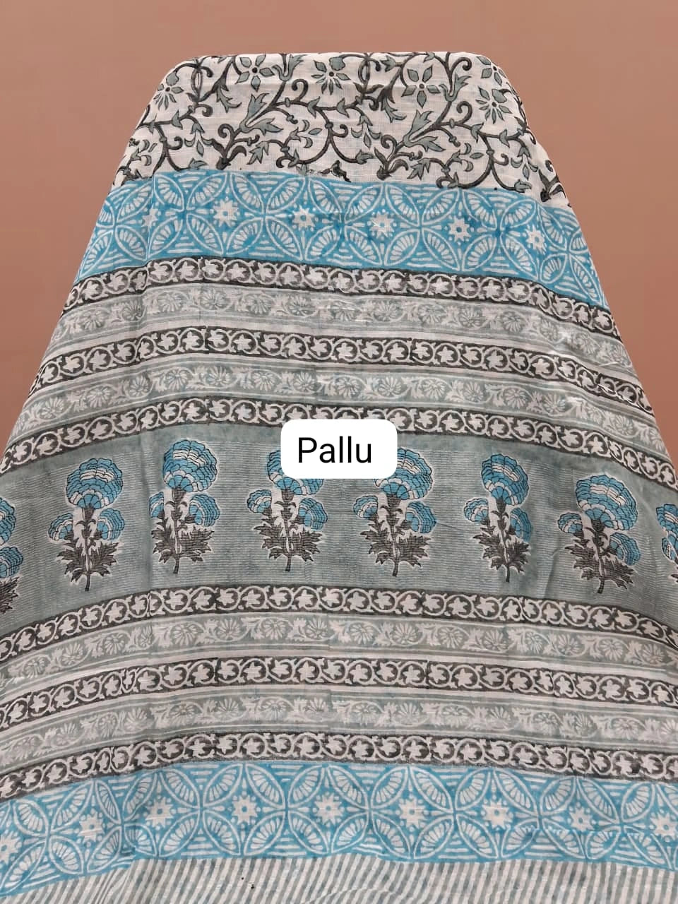 White linen-cotton saree Pallu