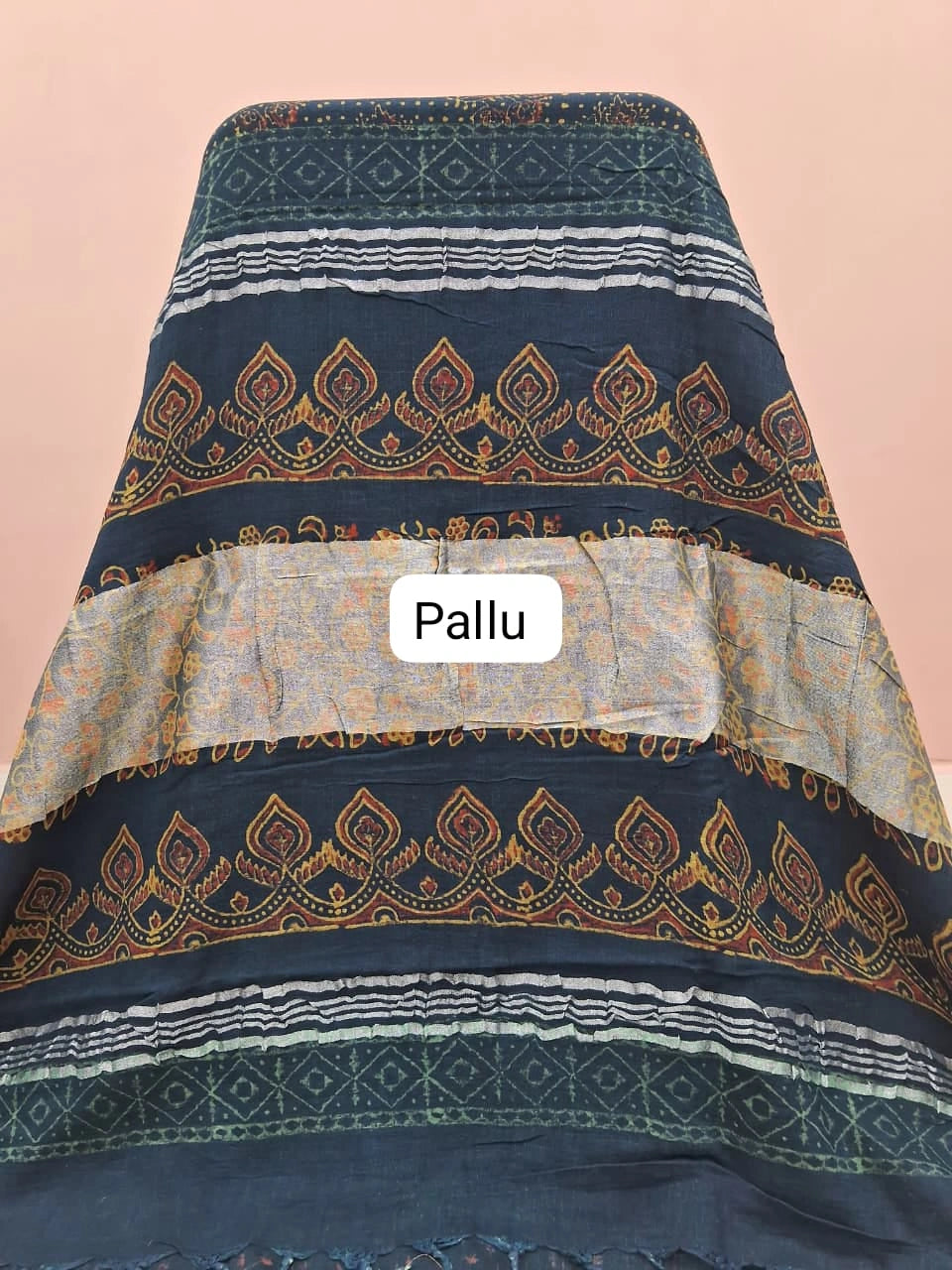 Bottle green linen-cotton saree pallu