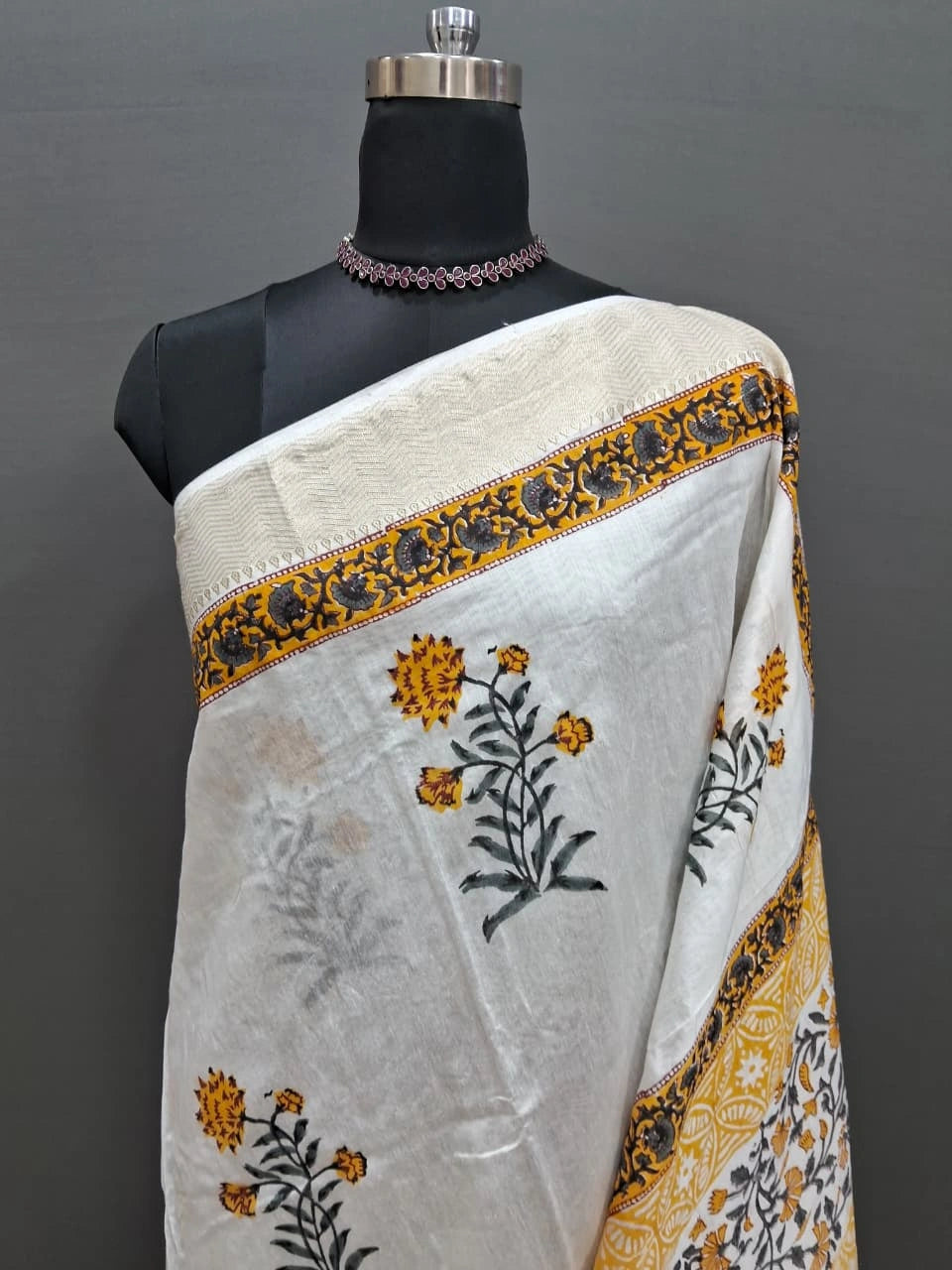 White Maheshwari Cotton Saree 1
