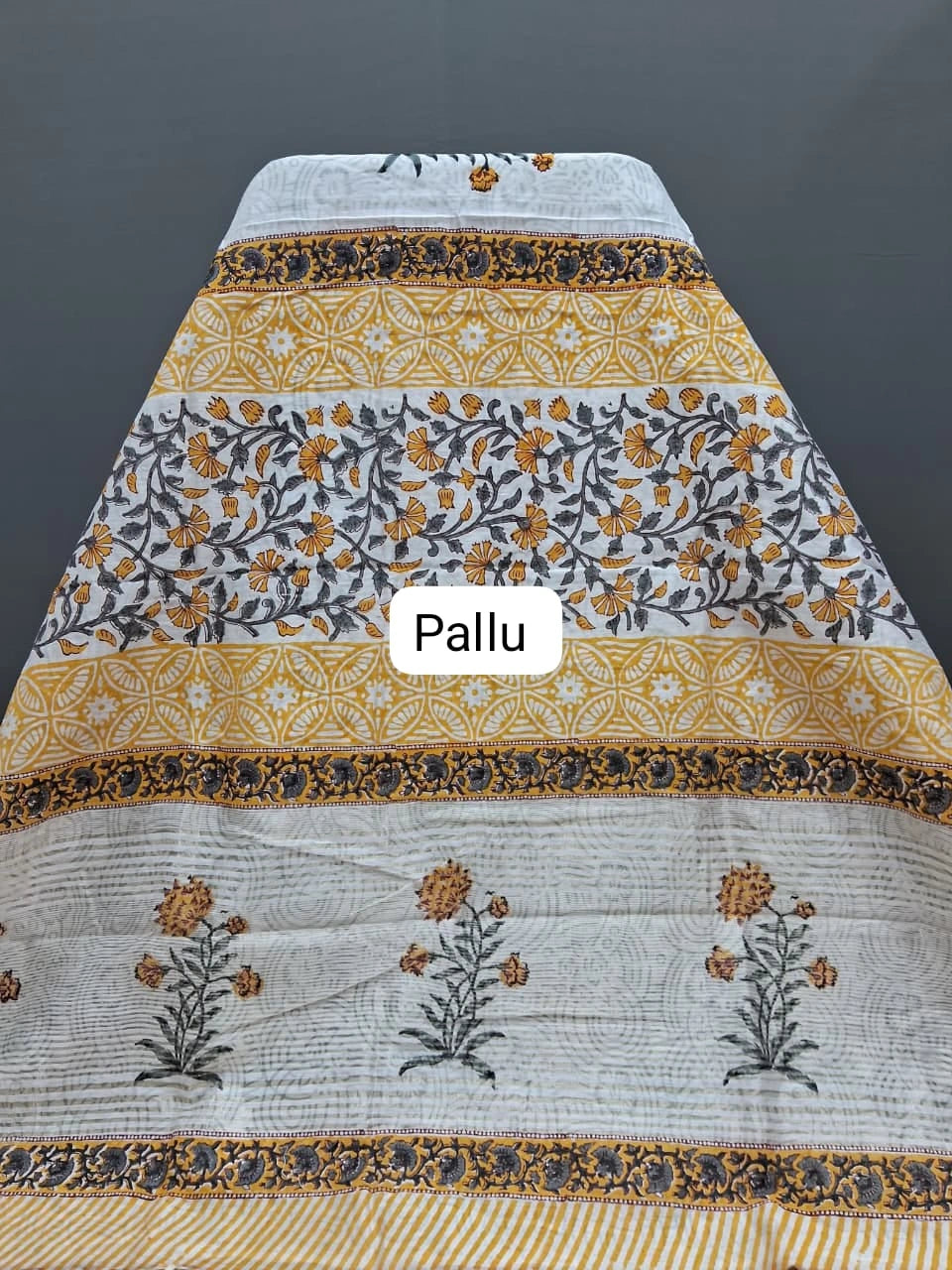 White Maheshwari Cotton Saree pallu