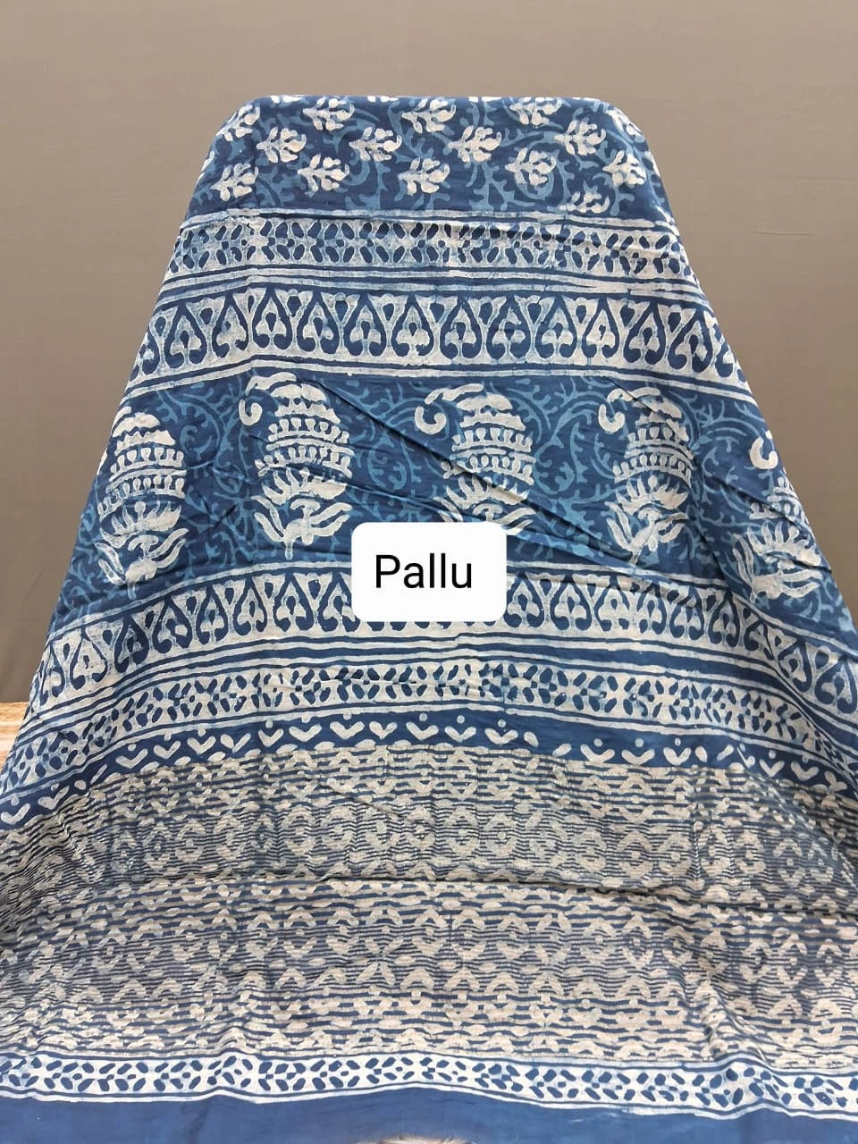 Indigo Blue Handwoven Maheshwari Cotton Saree with Floral Motif Print Pallu