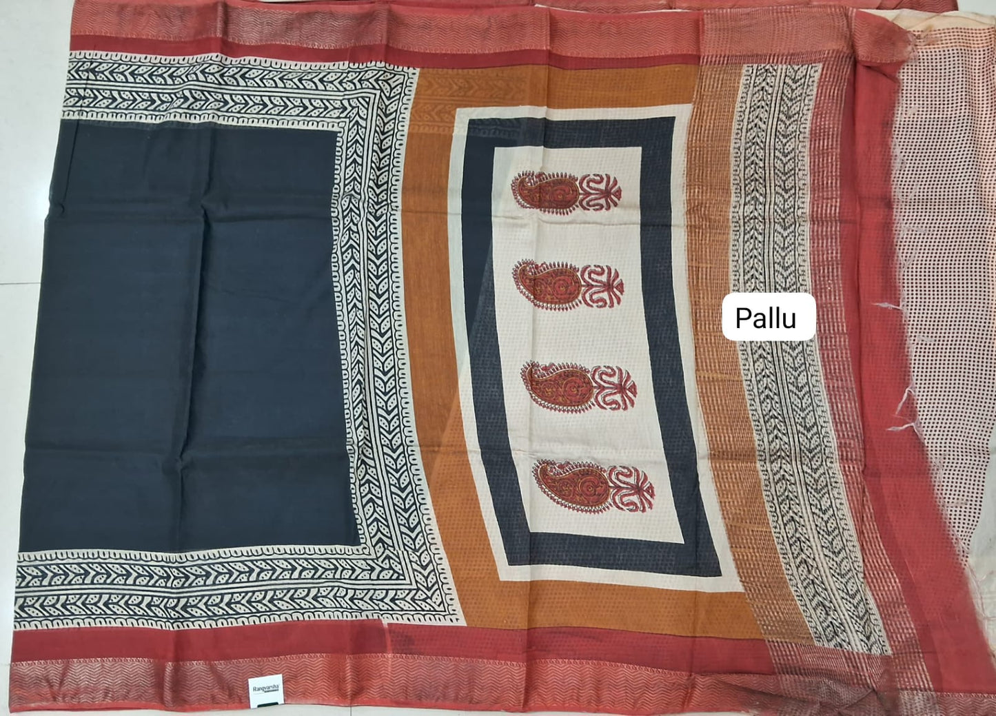 Black Plain Maheshwari Cotton Saree pallu