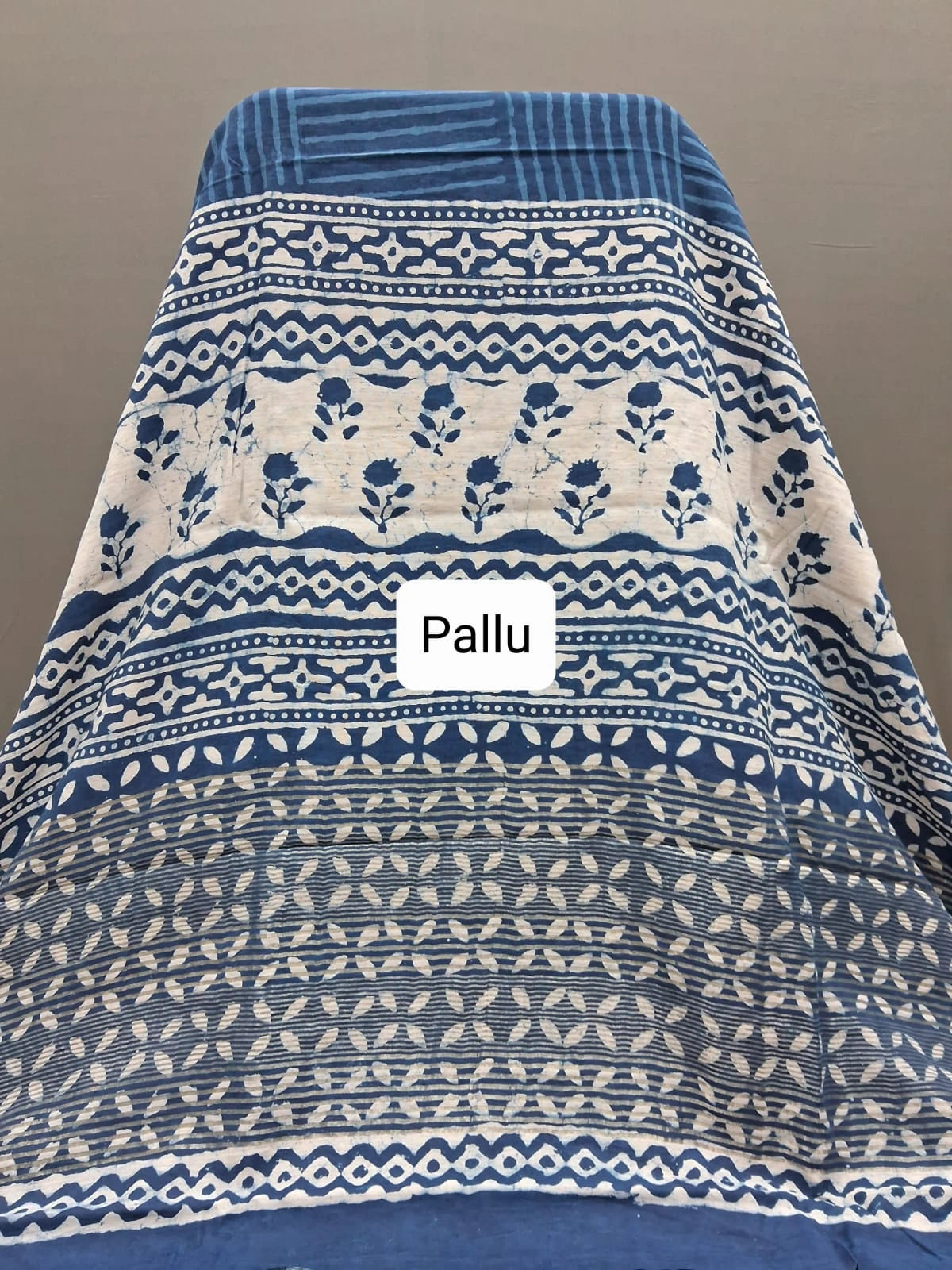 Indigo Blue Maheshwari Cotton Saree Pallu