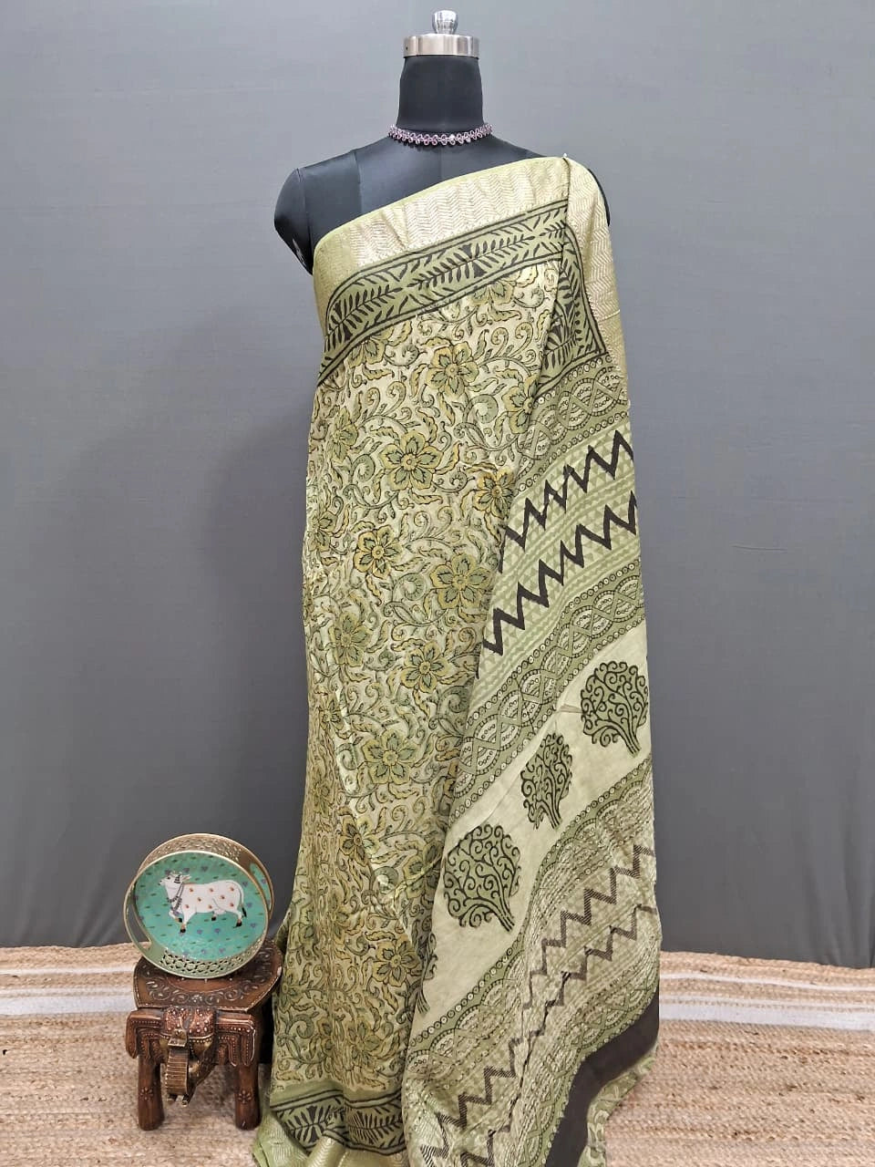 Classic Green Maheshwari Cotton Saree with Mehendi Green & Yellow Floral Print