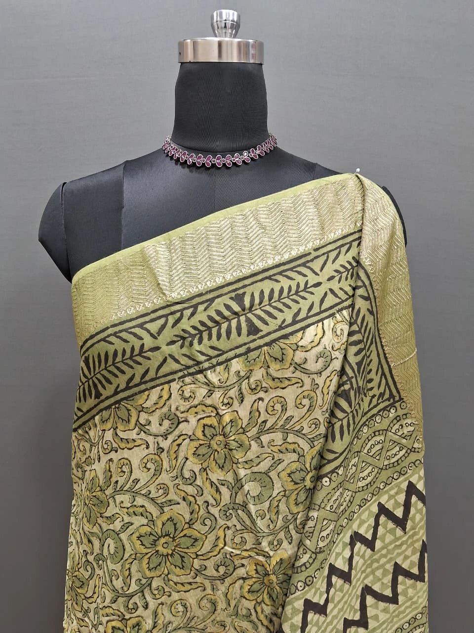 Classic Green Maheshwari Cotton Saree with Mehendi Green & Yellow Floral Print 1