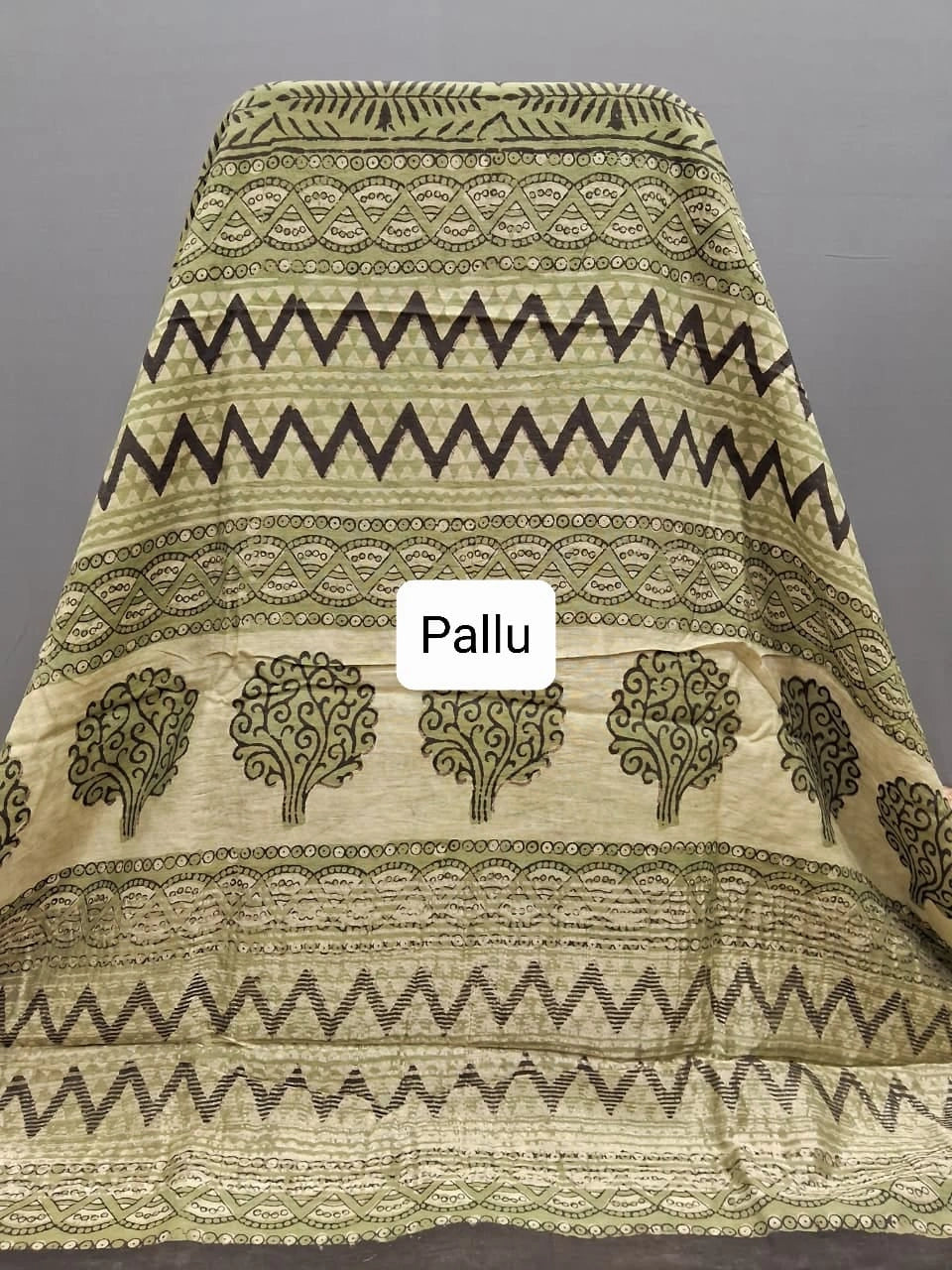 Classic Green Maheshwari Cotton Saree with Mehendi Green & Yellow Floral Print Pallu