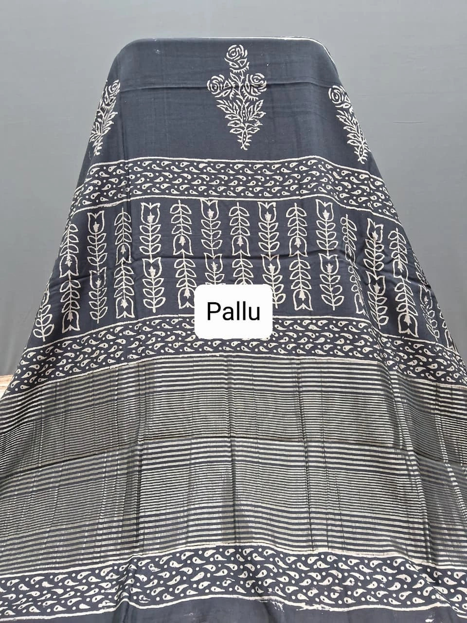 Black Maheshwari Cotton Saree  with Cream Flower Printed Pallu