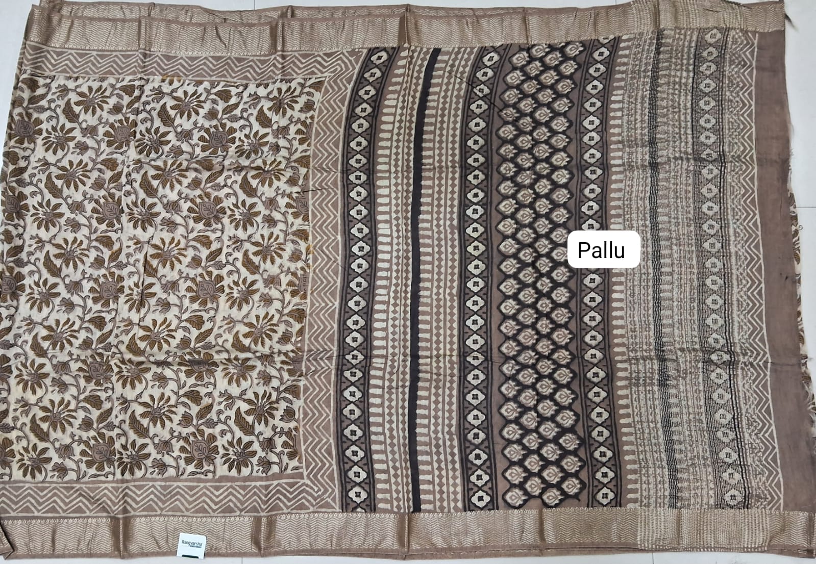 Beige Maheshwari Cotton Saree pallu