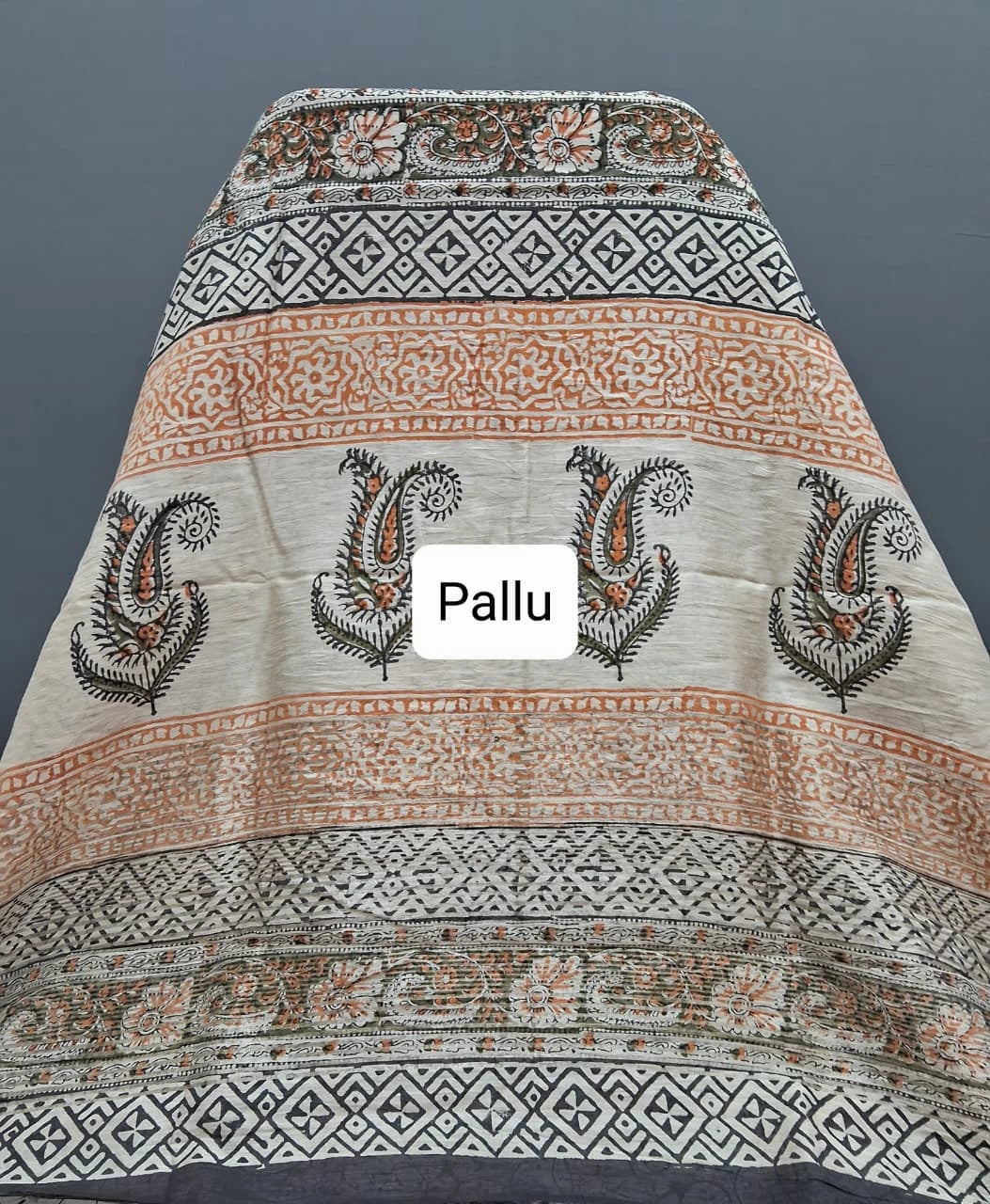 Off White Maheshwari Cotton Saree Pallu