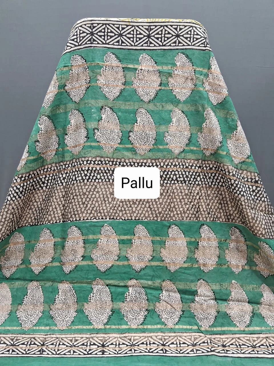 Light yellow Maheshwari cotton saree Pallu